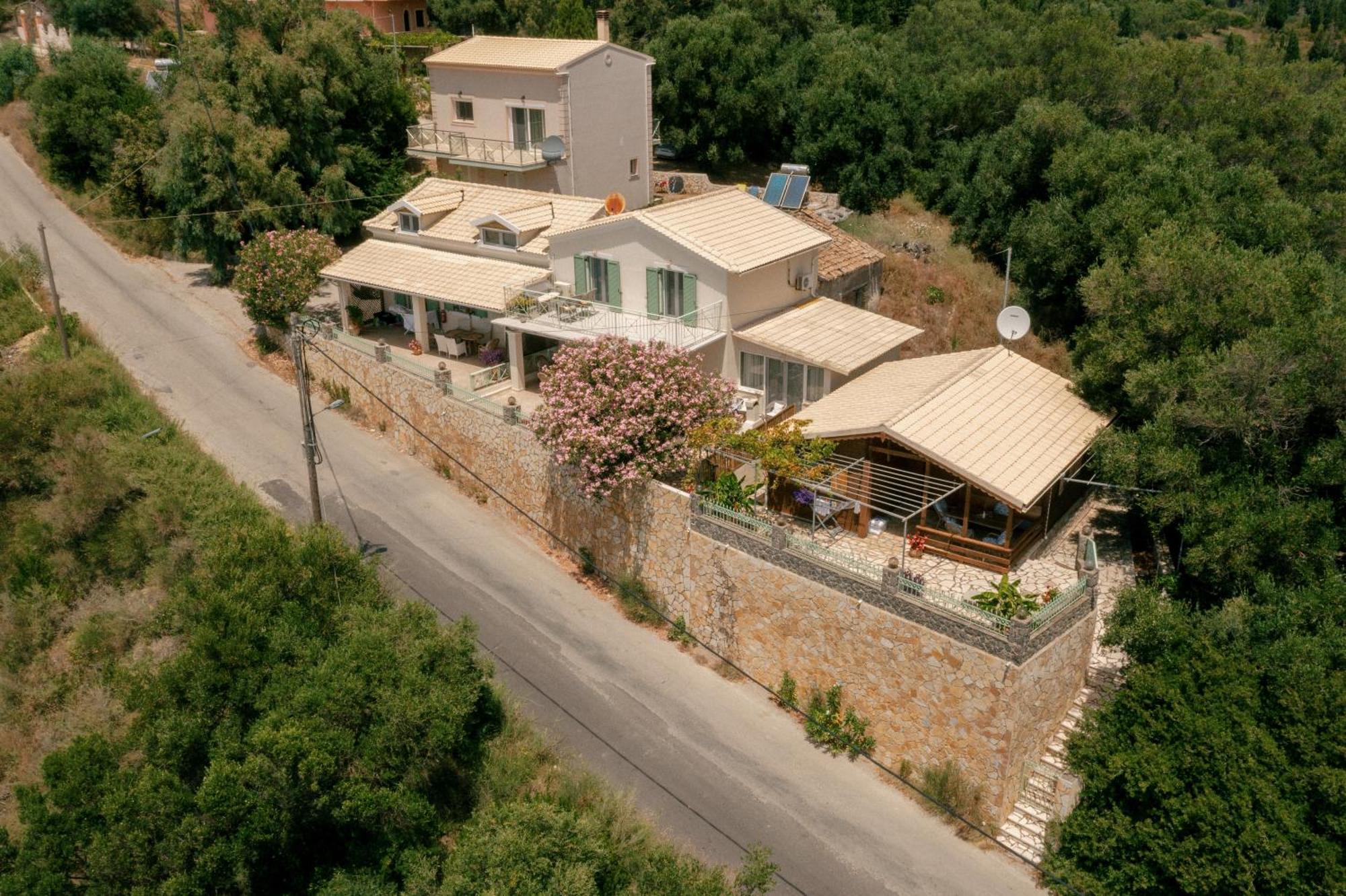 Delfini Aparthotel *