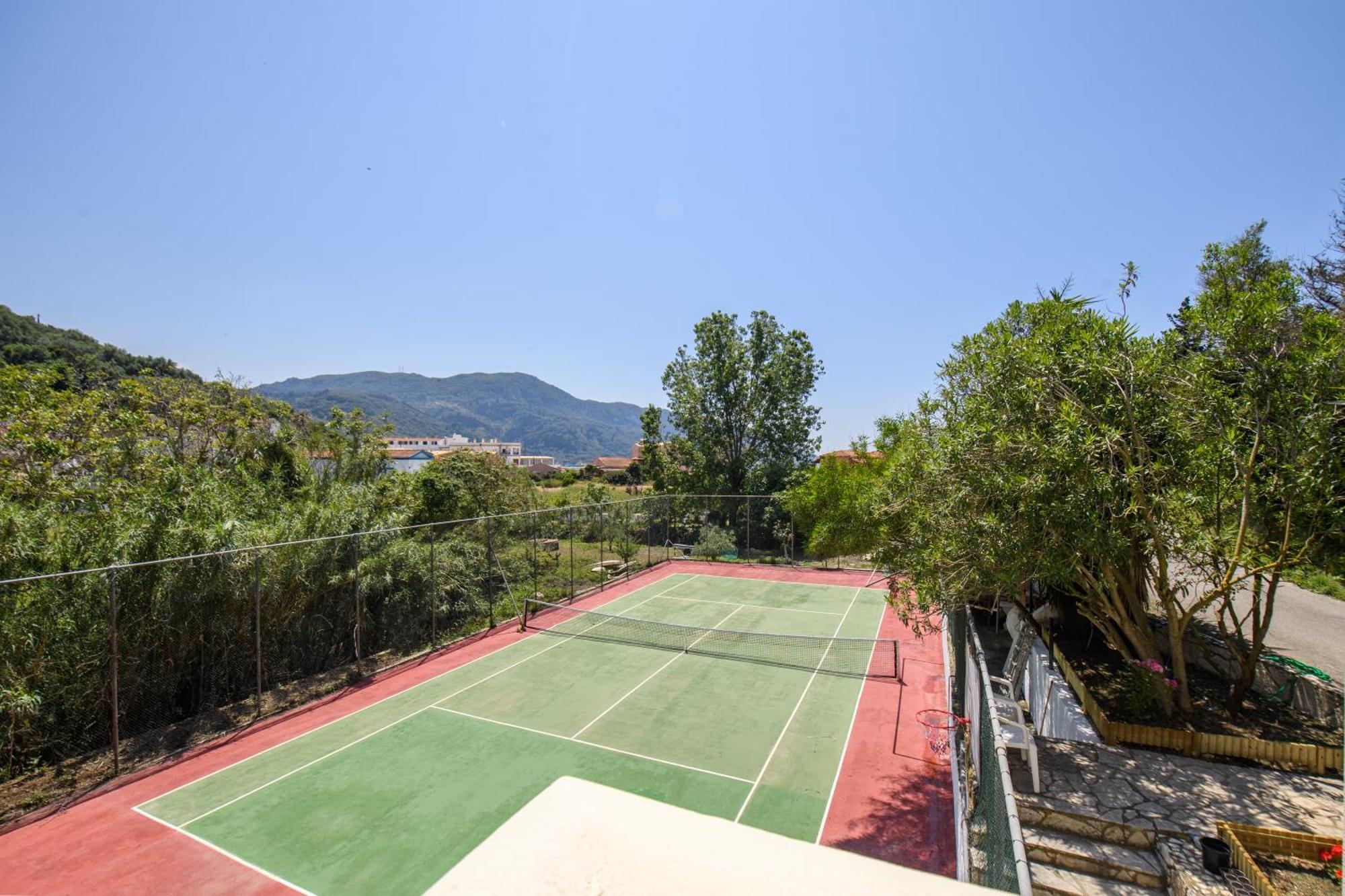 Delfini Aparthotel *
