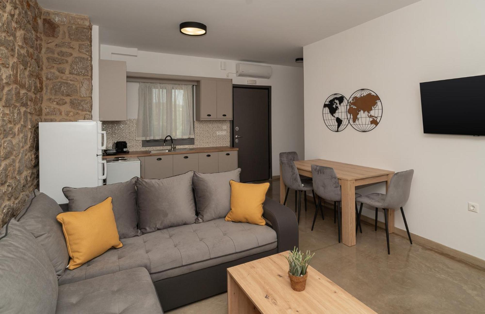 Lithos Hotel *