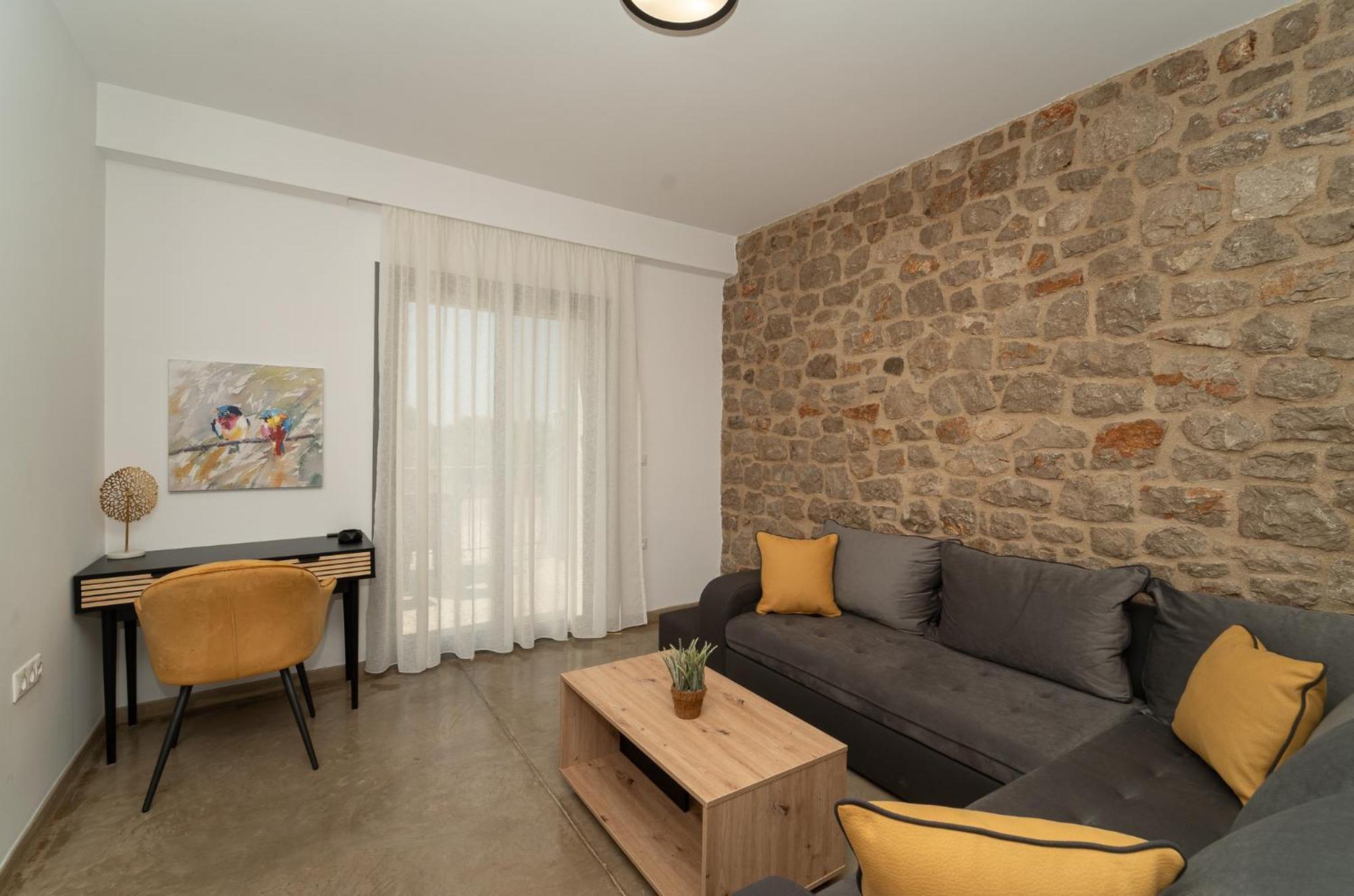 Lithos Hotel