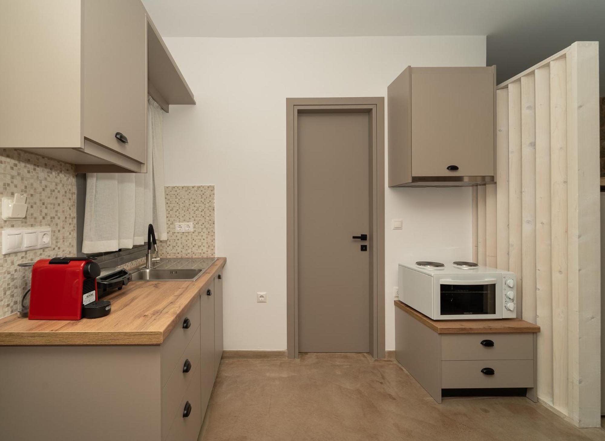 Hotel Lithos Finikounta