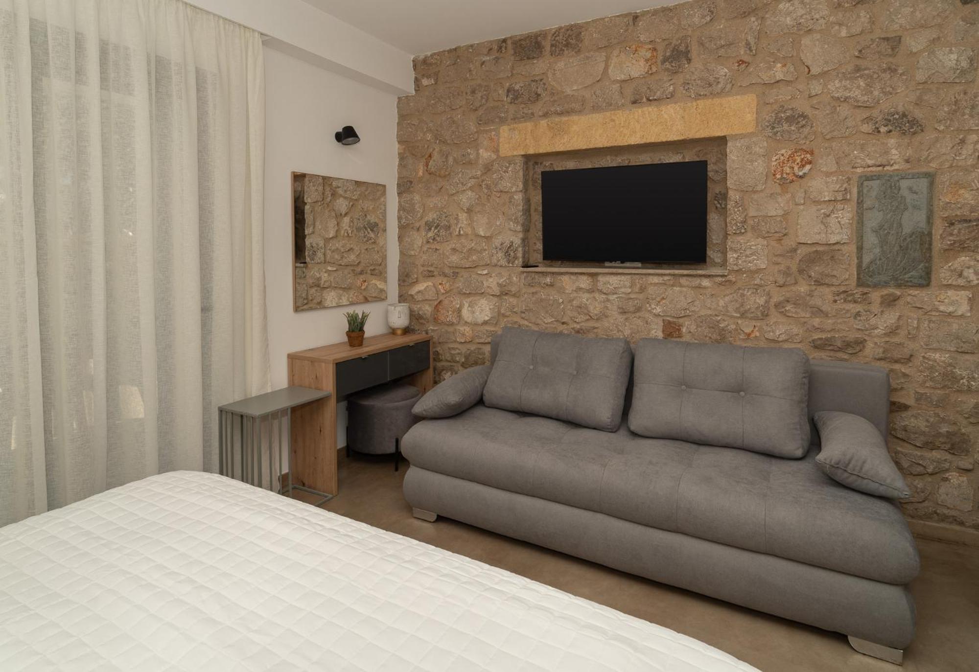 Lithos * Finikounta