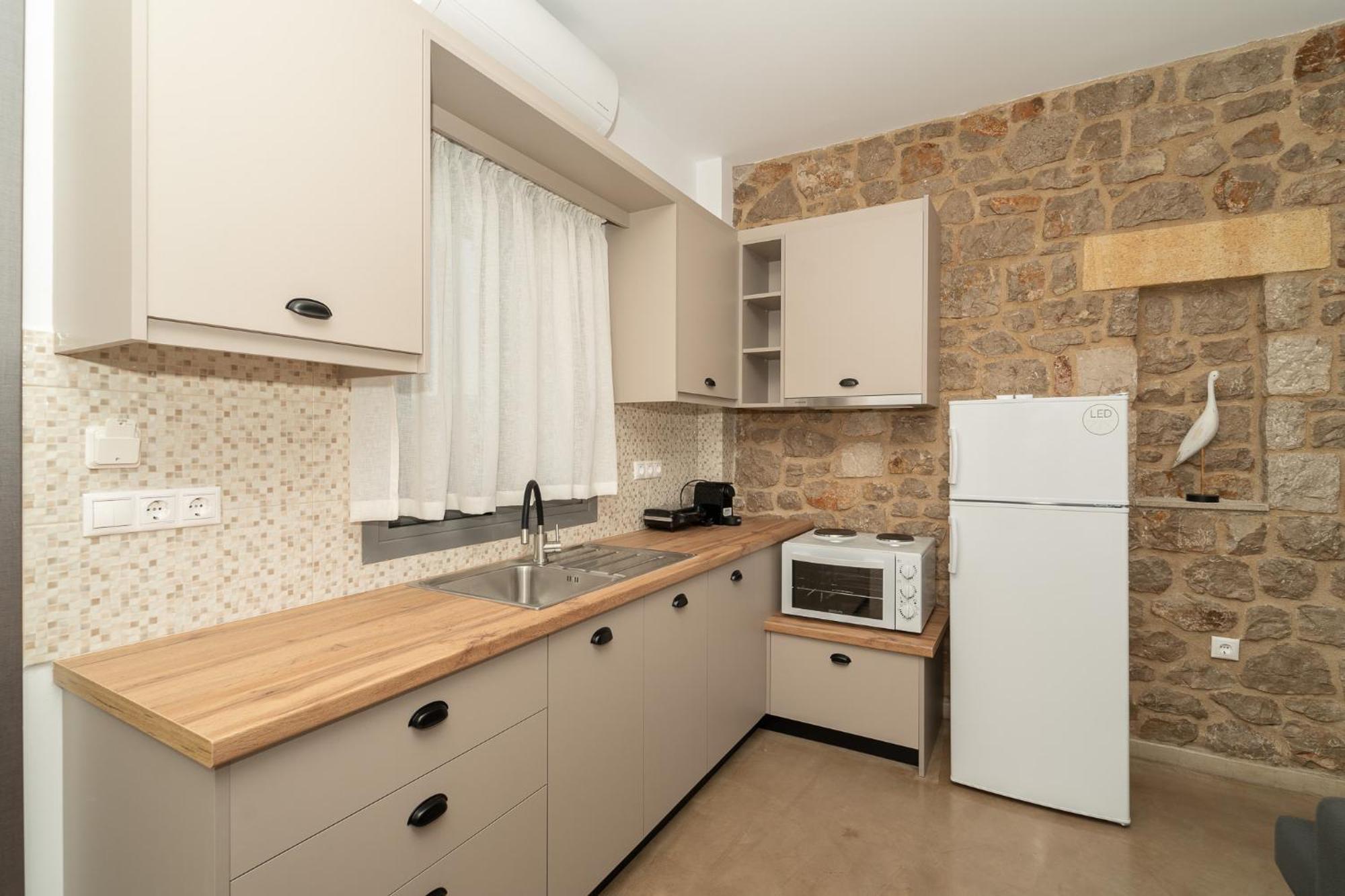 Lithos Finikounta