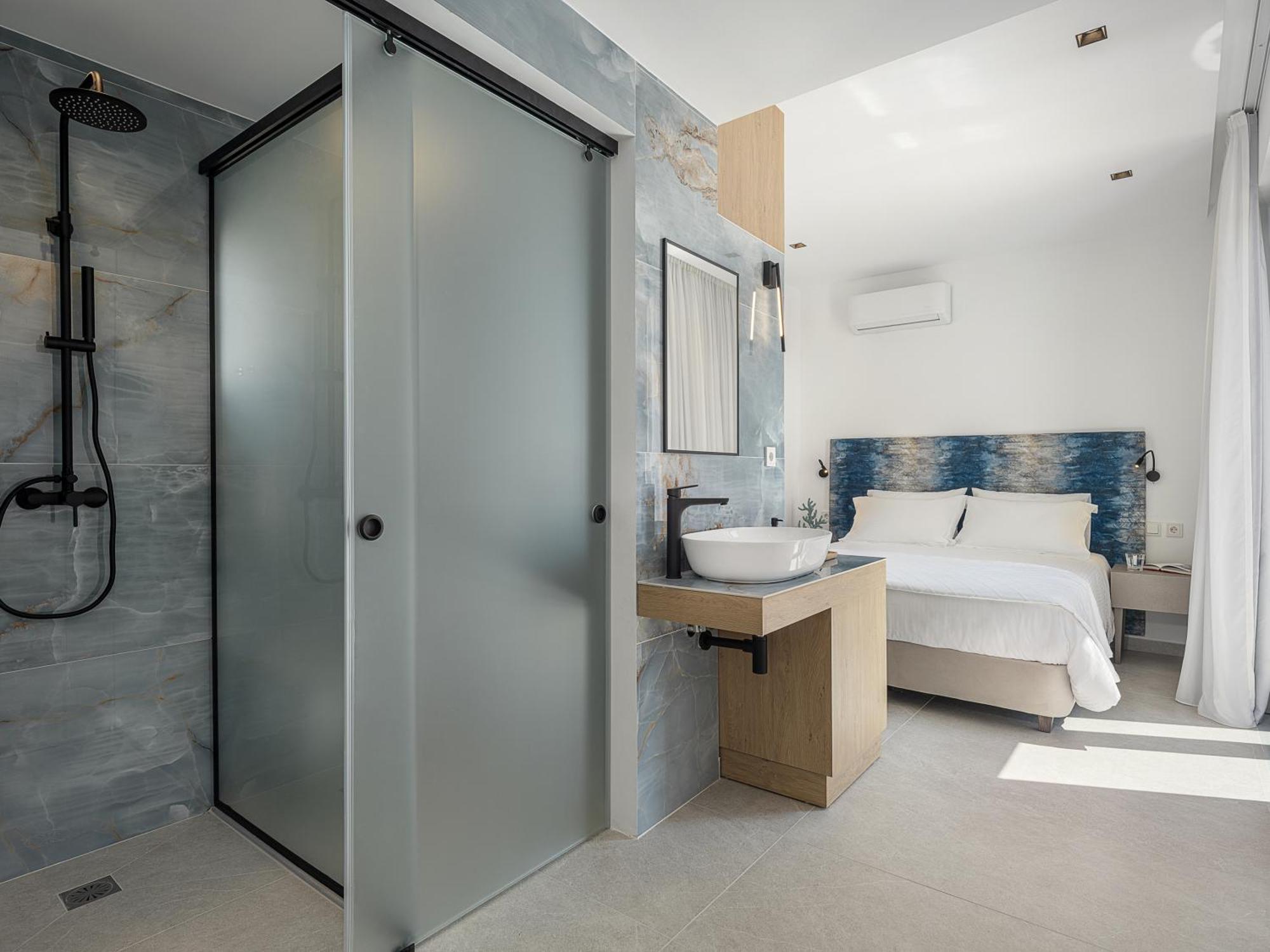 Avrilia Seaside Heated Pool *