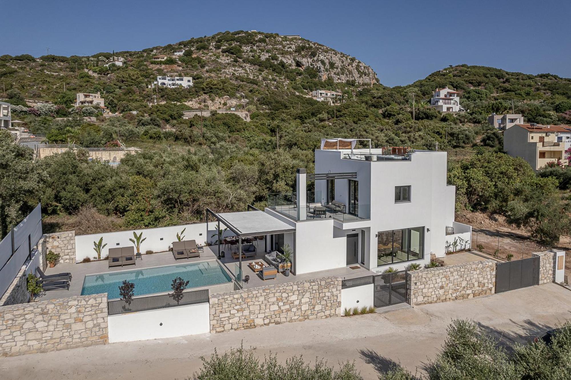 Avrilia Seaside Heated Pool Villa Almyrida (Crete)