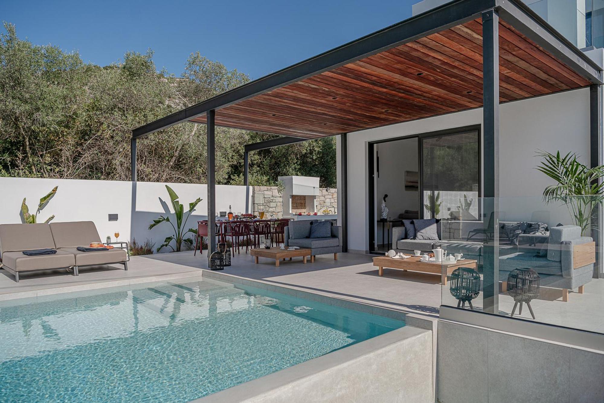 Avrilia Seaside Heated Pool Villa
