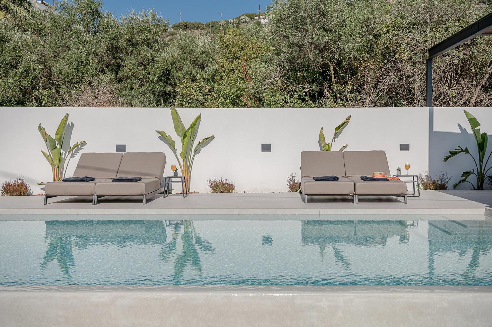 Avrilia Seaside Heated Pool Villa