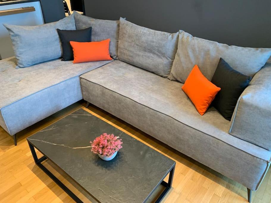 Above & Beyond Center Luxury Redefined Apartment *