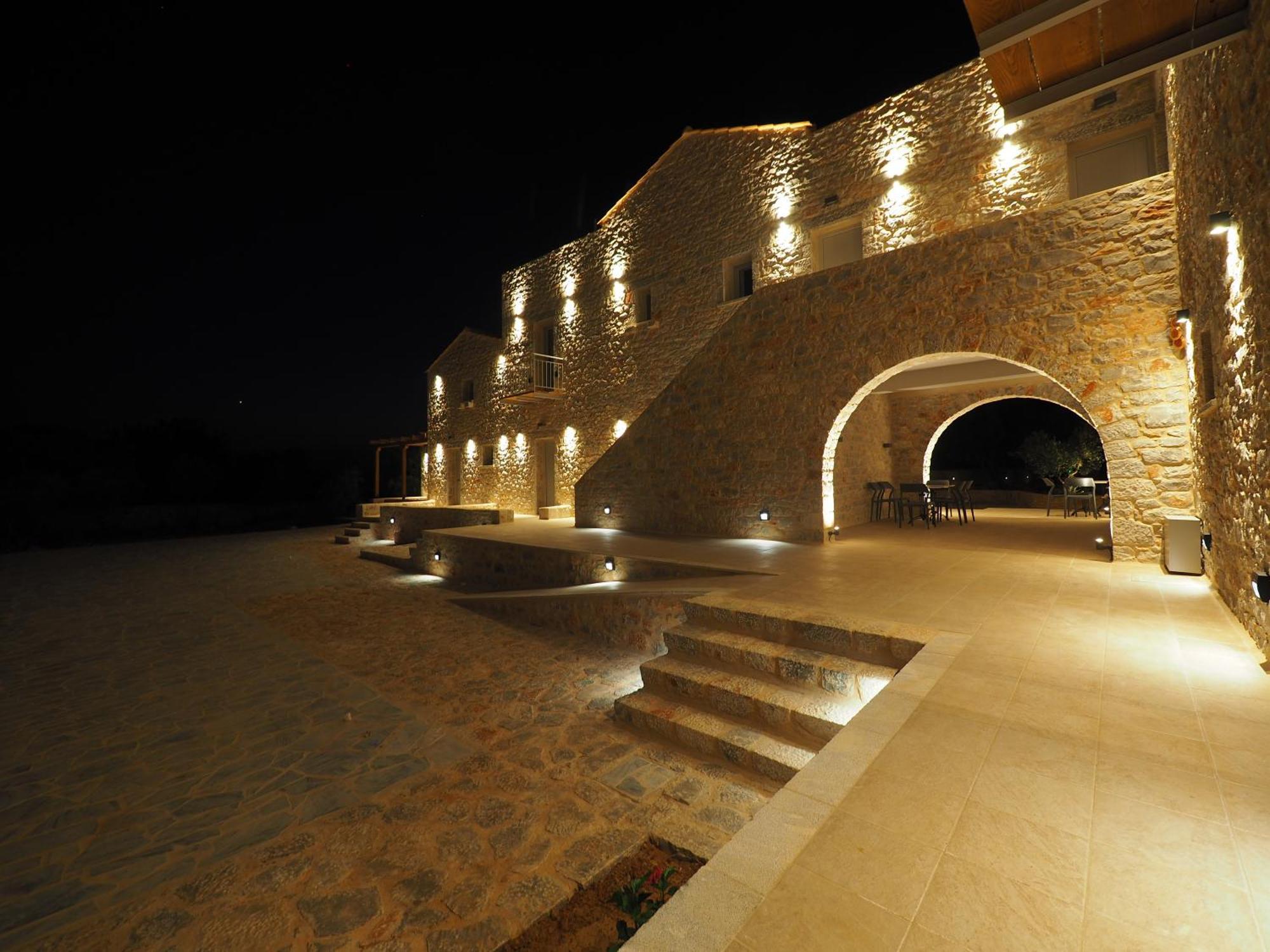 Terra Di Pietra Exclusive & *