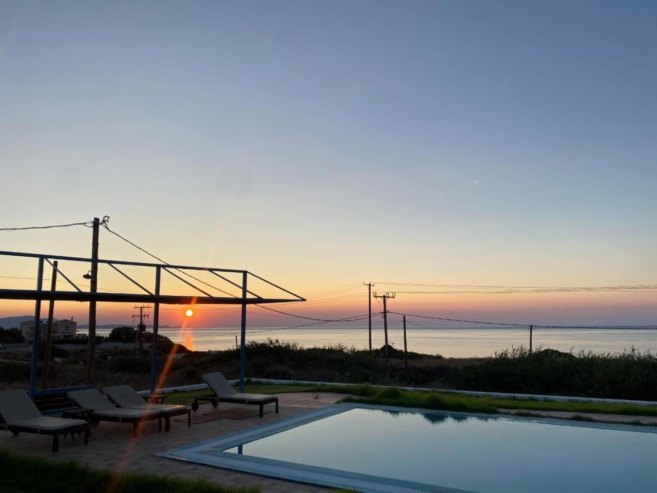Cristelia Seafront & Pool