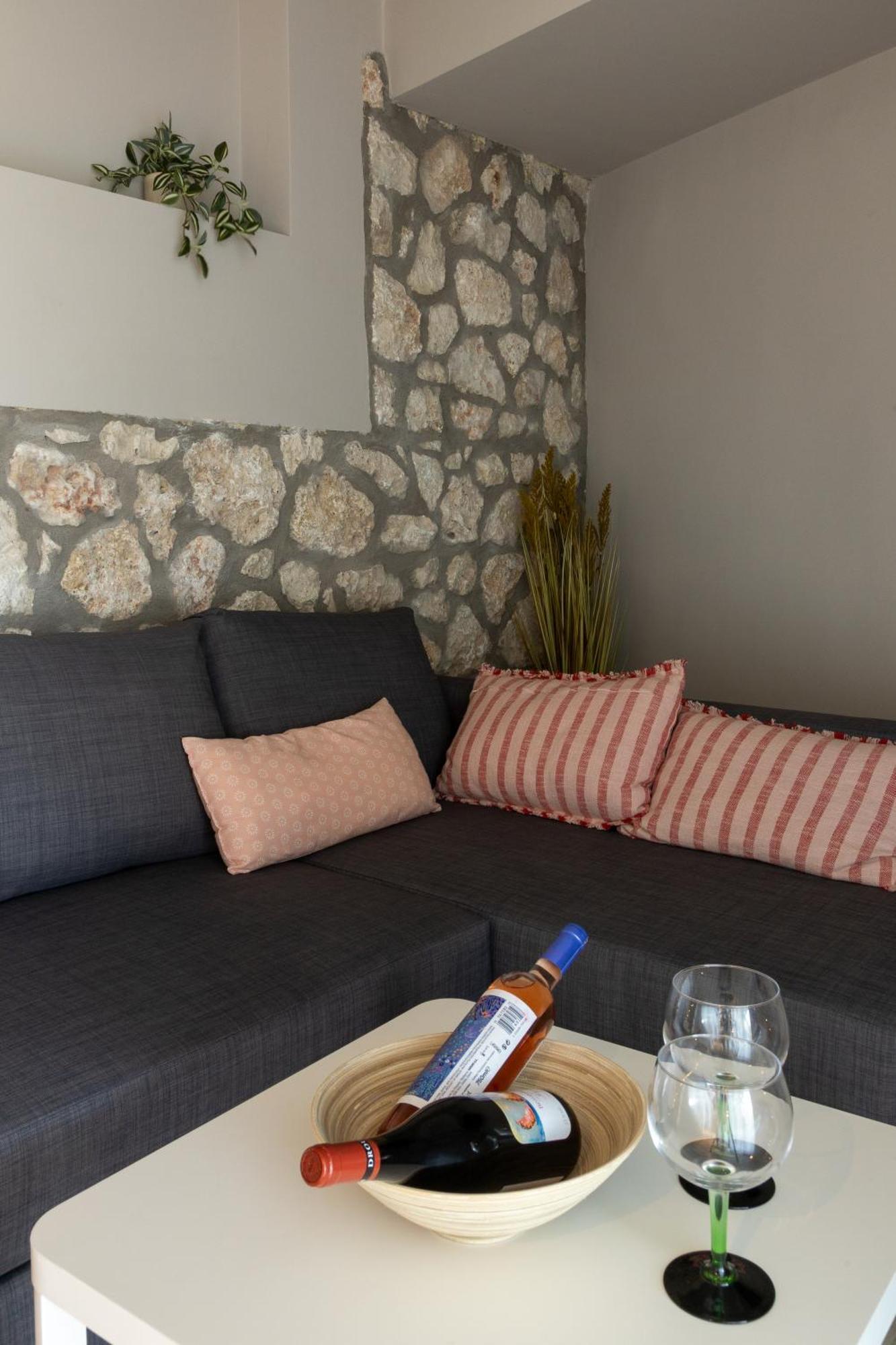 Marcon Stone House Nikiana