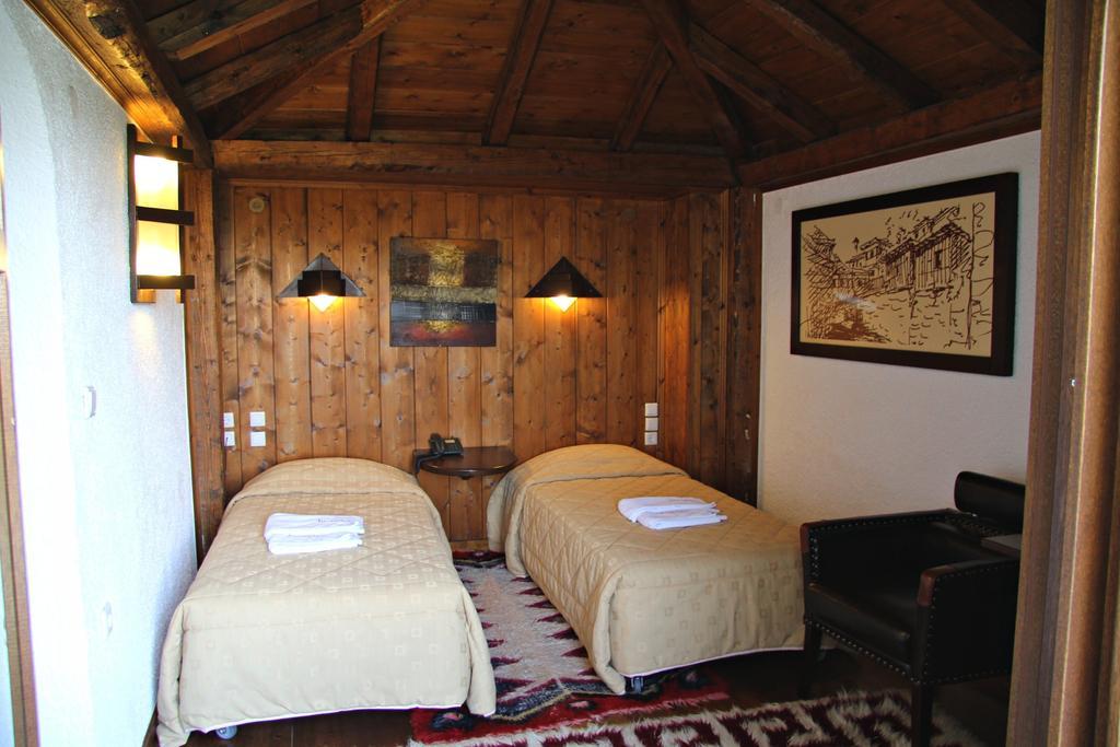Taxiarches Hotel