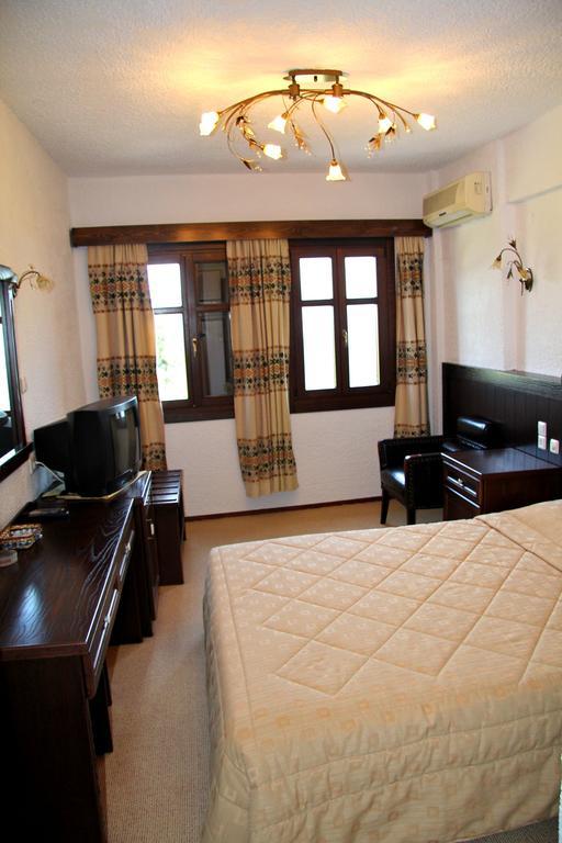 Hotel Taxiarches Aristi