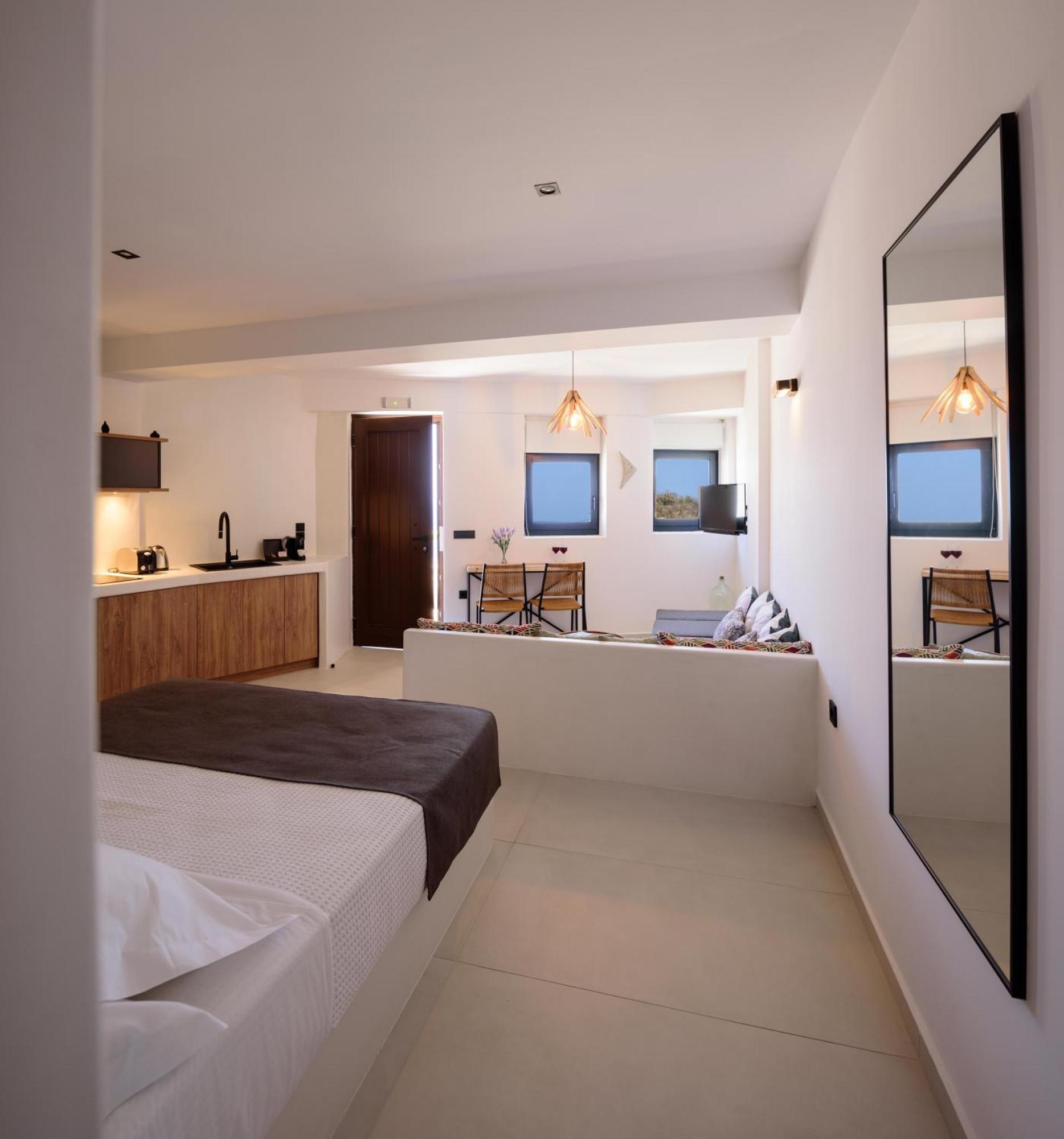 Ryolithos Aparthotel