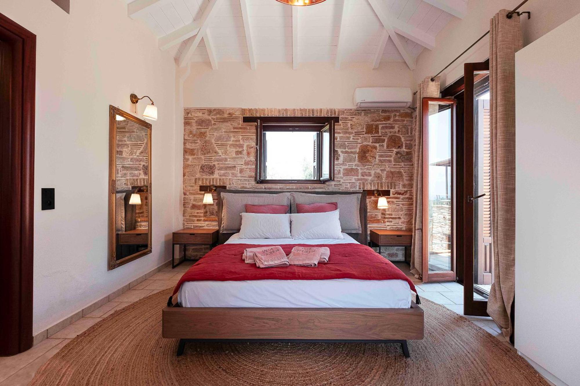 Peroulia Stone - Grece, Peloponnese