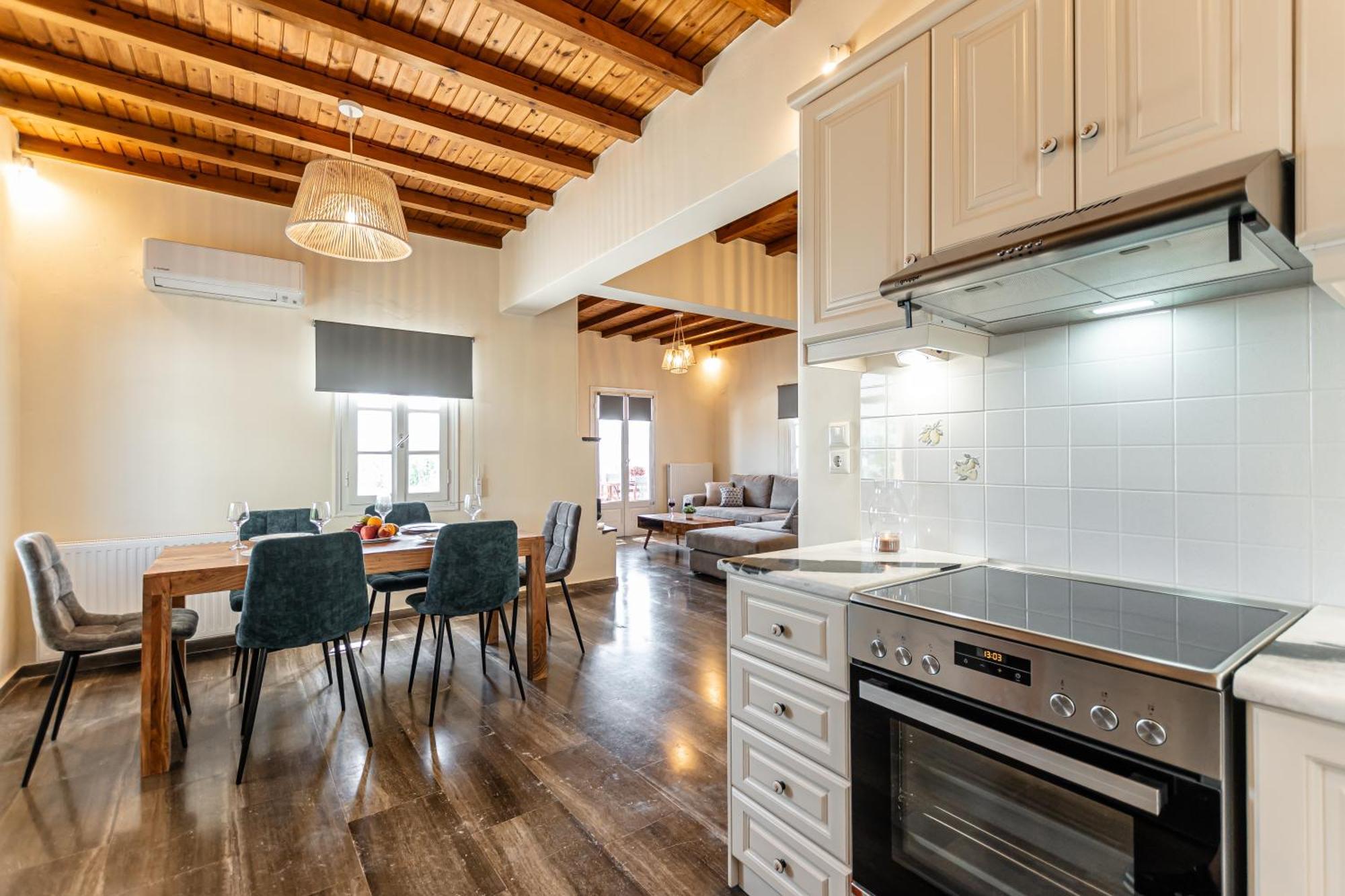 Naxian Queen Luxury & Agia Anna (Naxos)