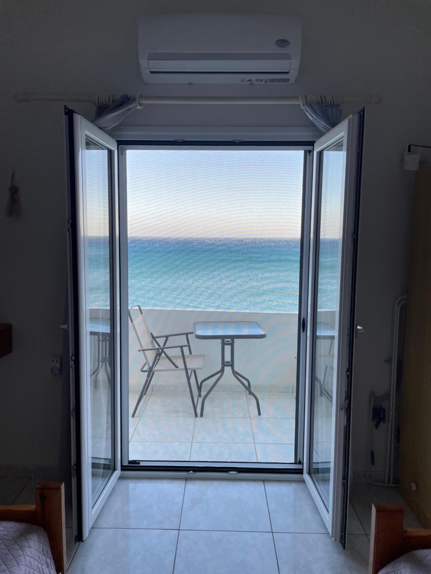 Giant Woman Apartment *