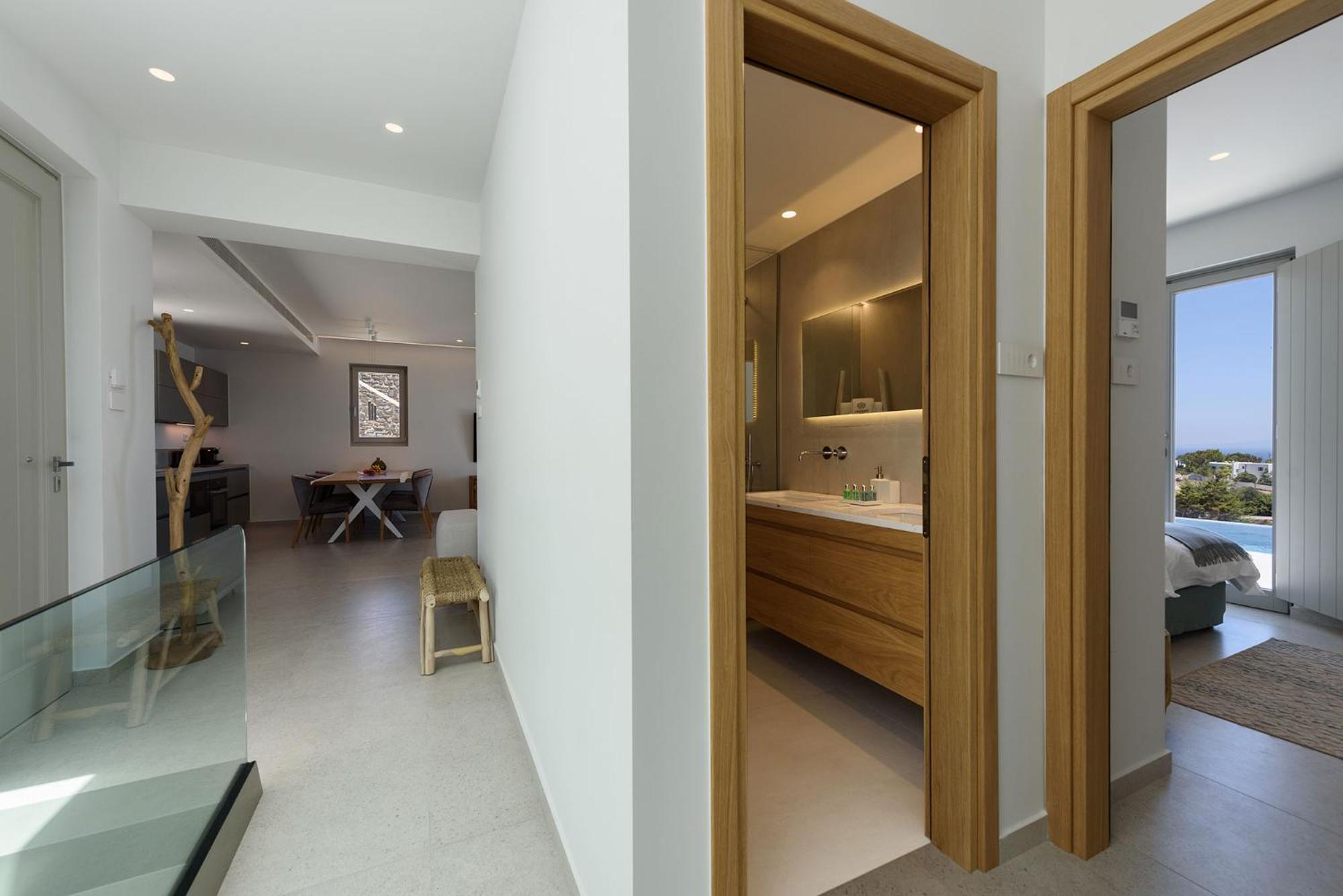 Solevara - Luxury With Infinity Pool, Jacuzzi, Cinema & Luxury Amenities Villa *