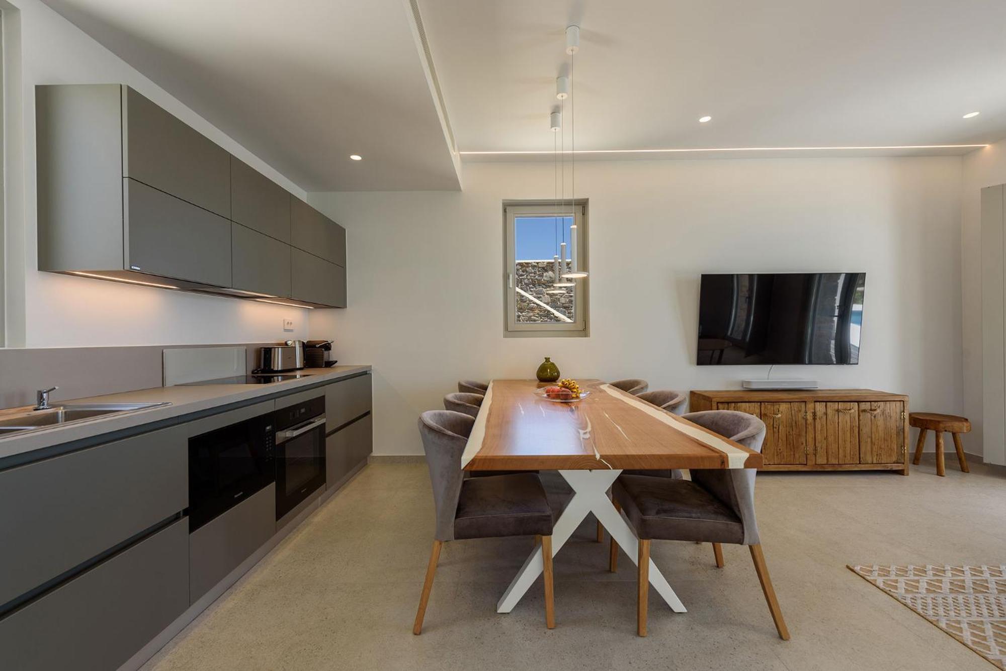 Solevara - Luxury With Infinity Pool, Jacuzzi, Cinema & Luxury Amenities Villa *