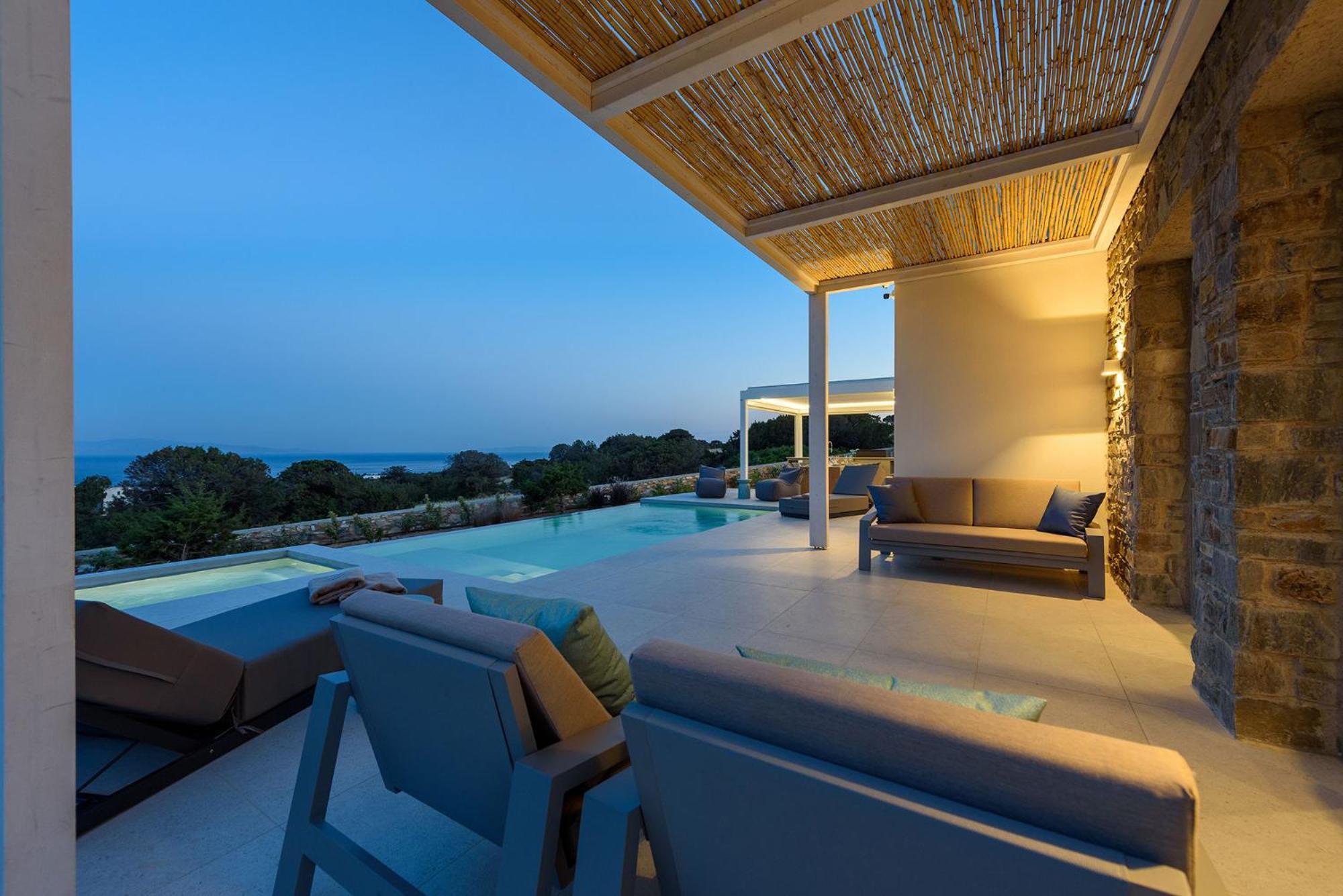 Solevara - Luxury With Infinity Pool, Jacuzzi, Cinema & Luxury Amenities * Aspro Chorio