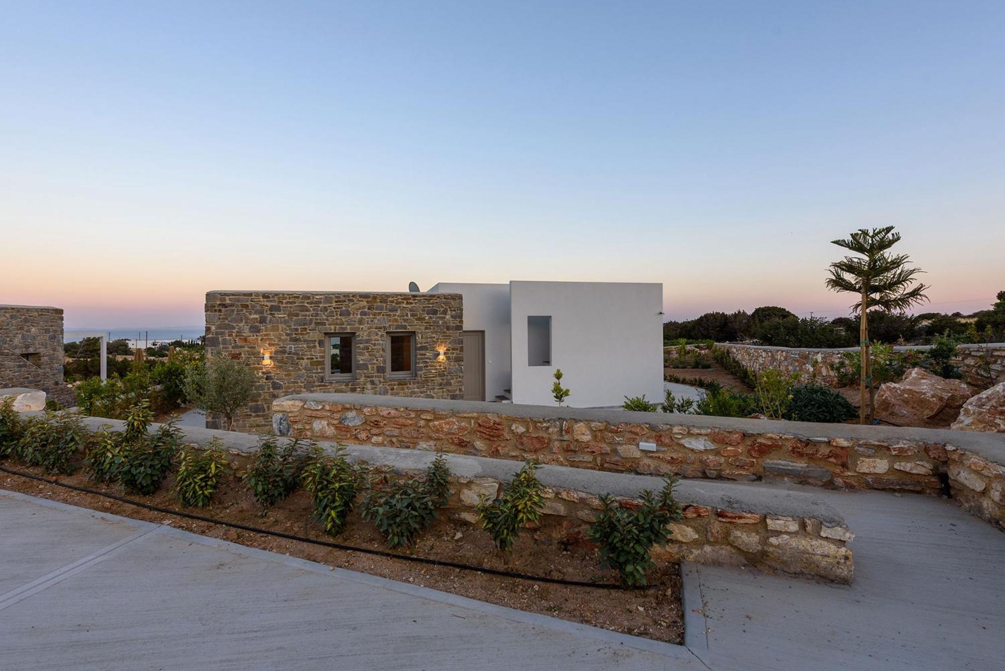 Solevara - Luxury With Infinity Pool, Jacuzzi, Cinema & Luxury Amenities * Aspro Chorio