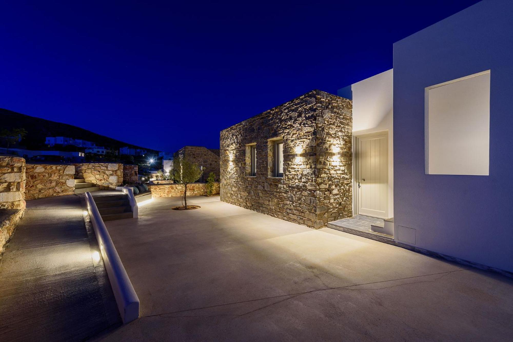 Solevara - Luxury With Infinity Pool, Jacuzzi, Cinema & Luxury Amenities Villa