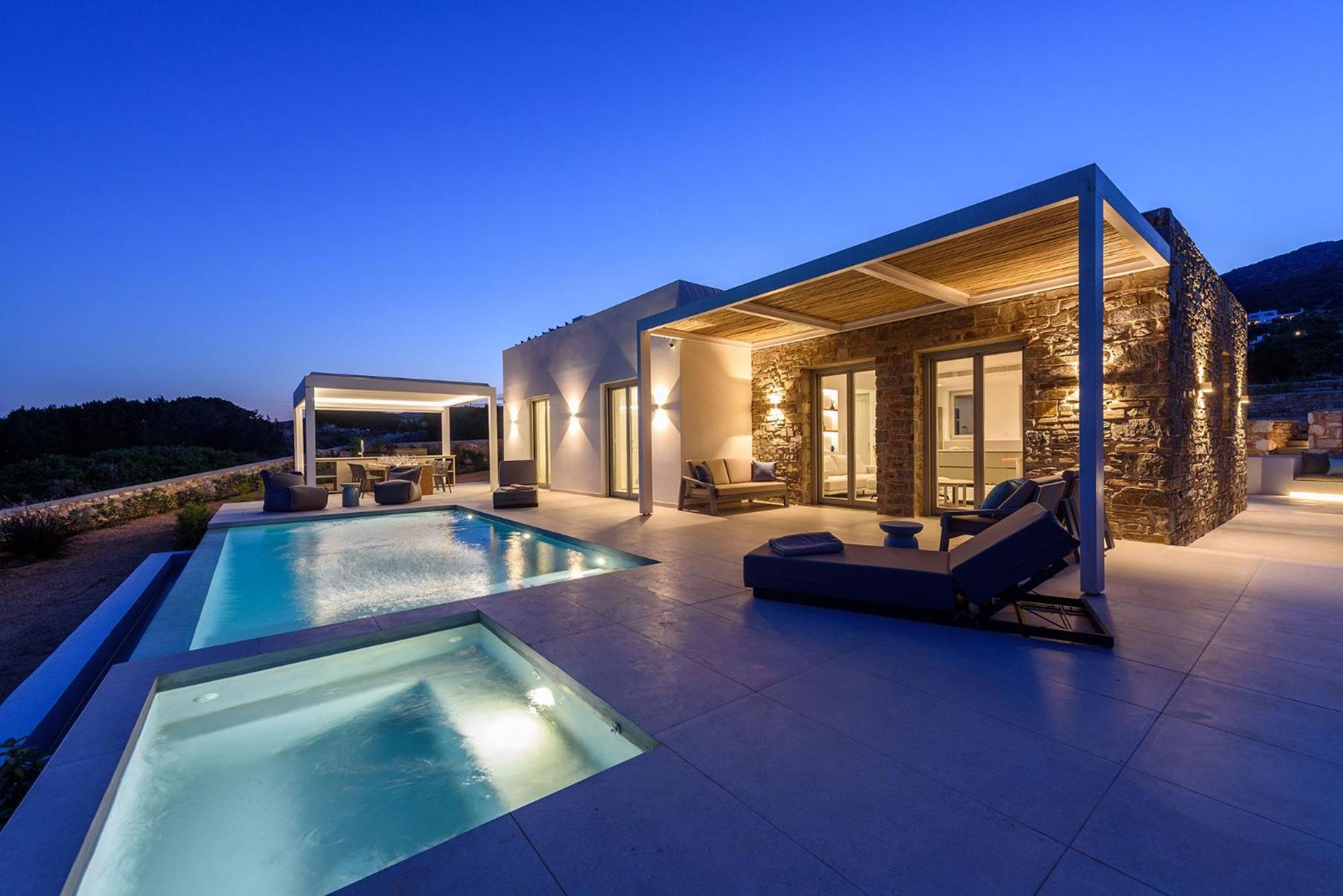 Solevara - Luxury With Infinity Pool, Jacuzzi, Cinema & Luxury Amenities *