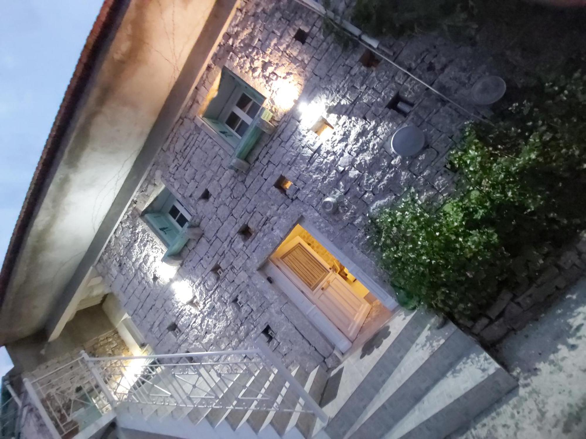 Apartment Charming House With Stunning View Arvanitakeika