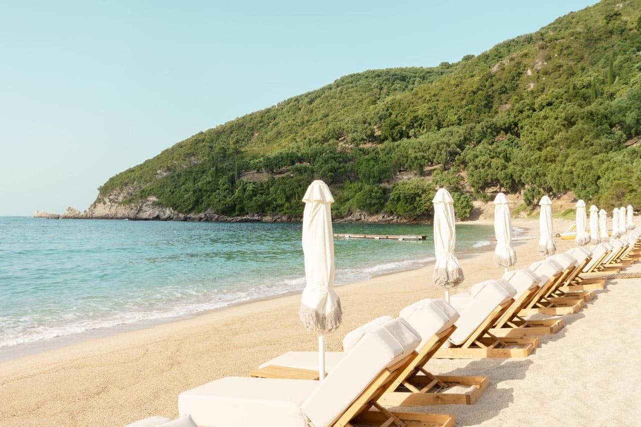 Enjoy Lichnos Bay Village, Camping, And Aparthotel