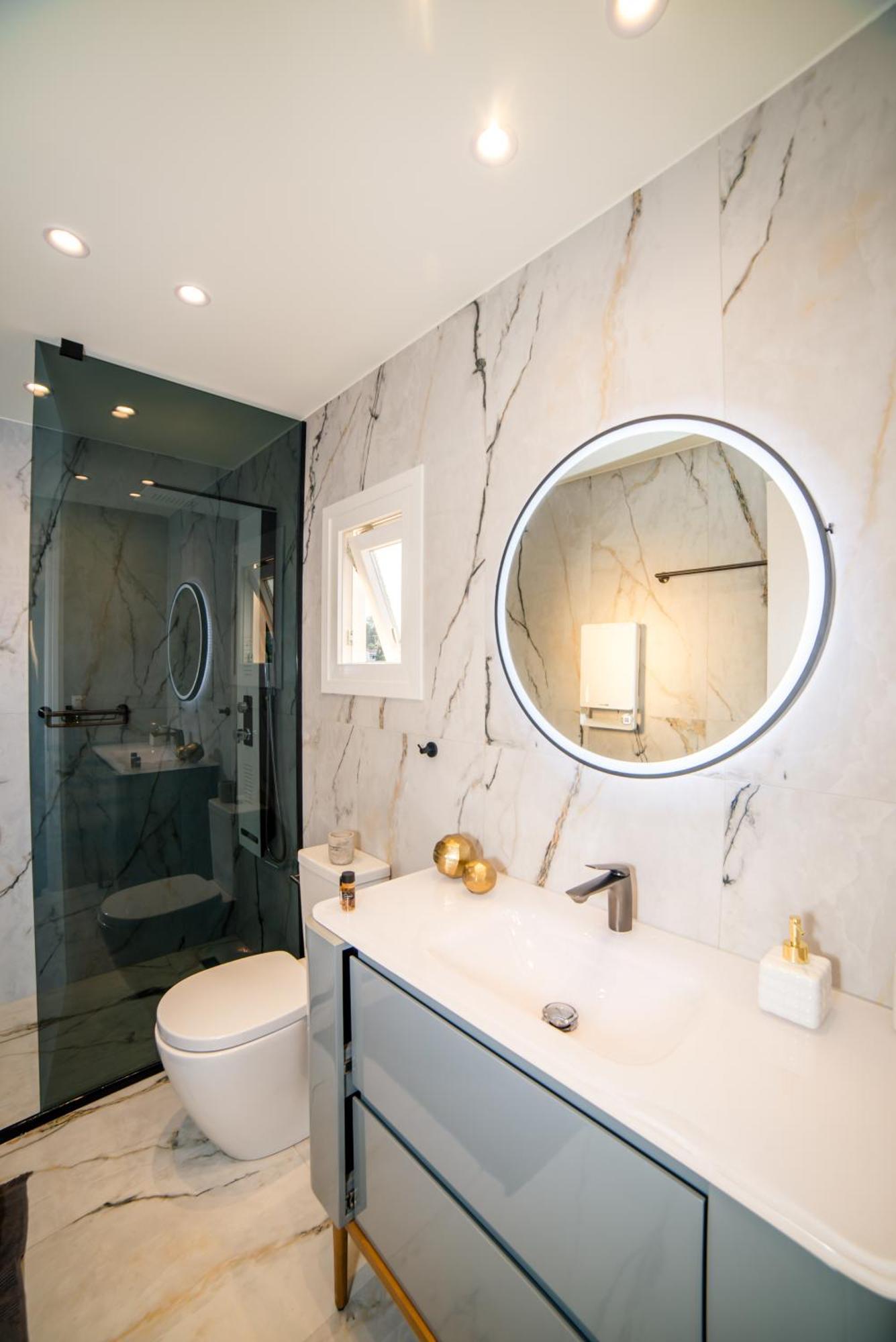 Daedalus Luxury - Seaview & Heated Pool Apartment