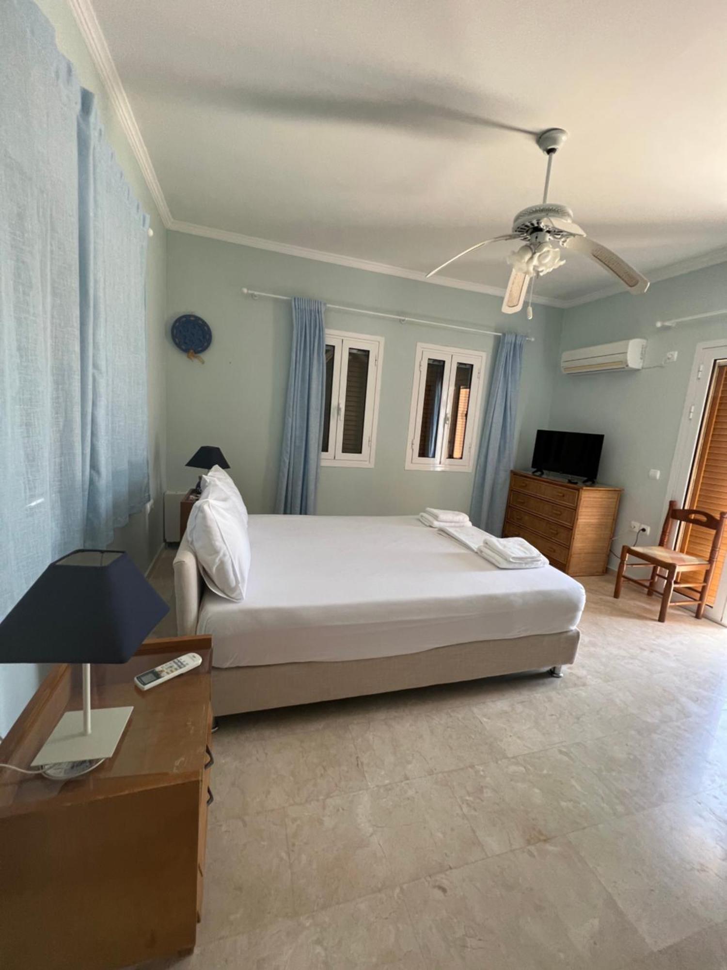 Villa Mani Kamares House