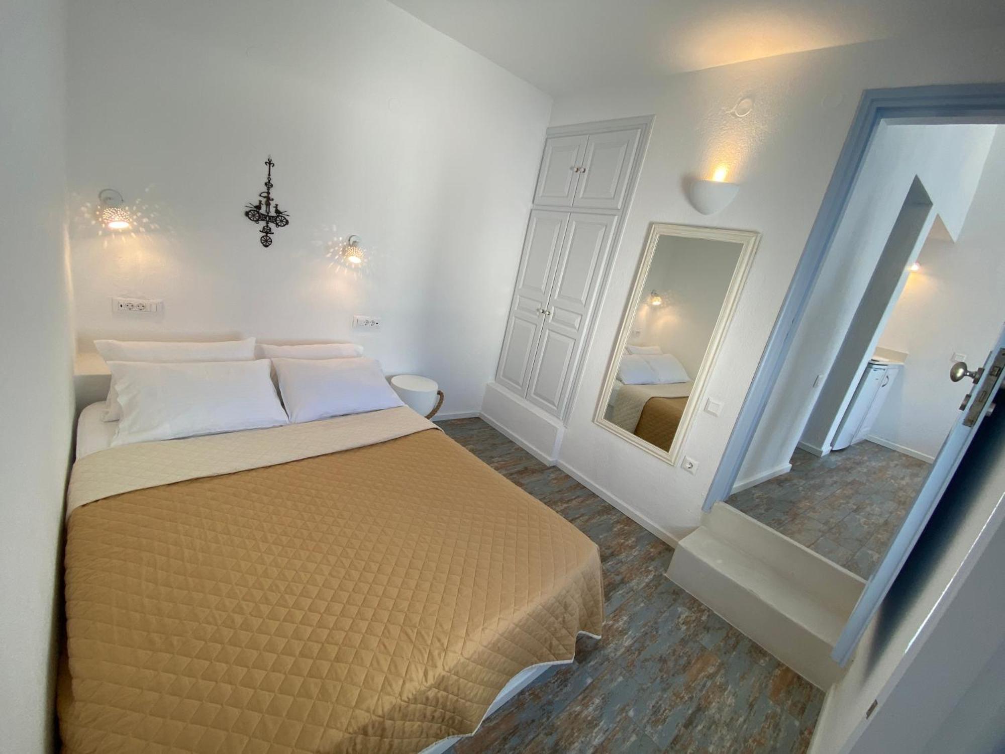 Apartment Heliades Imerovigli (Santorini)