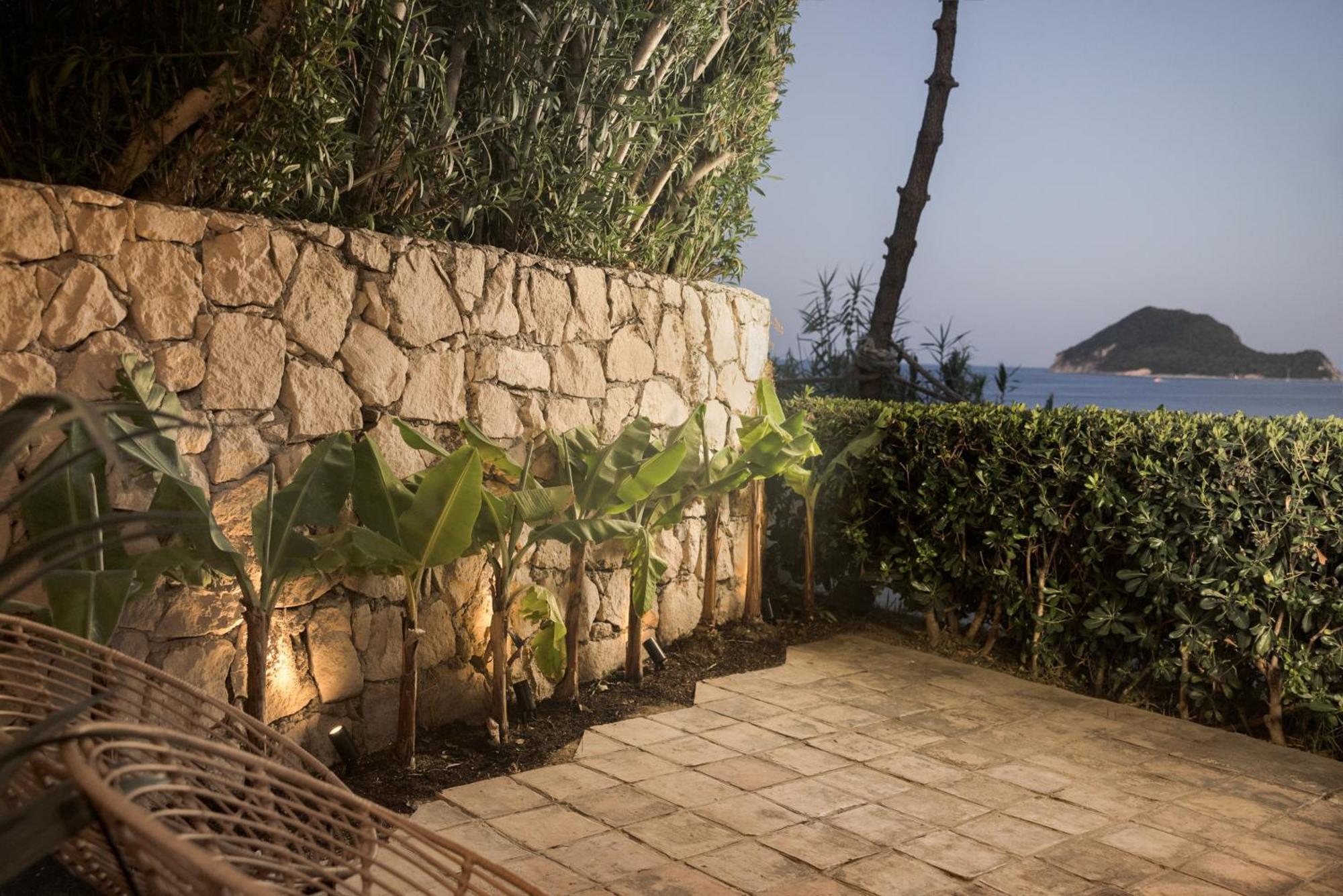 Apartment 5, Unique Location - Sea View *