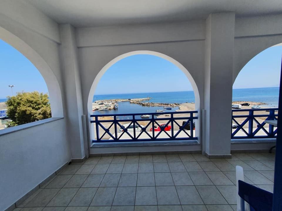 Rodothea And Adams On The Beach, Santorini Apartment Monolithos (Santorini)