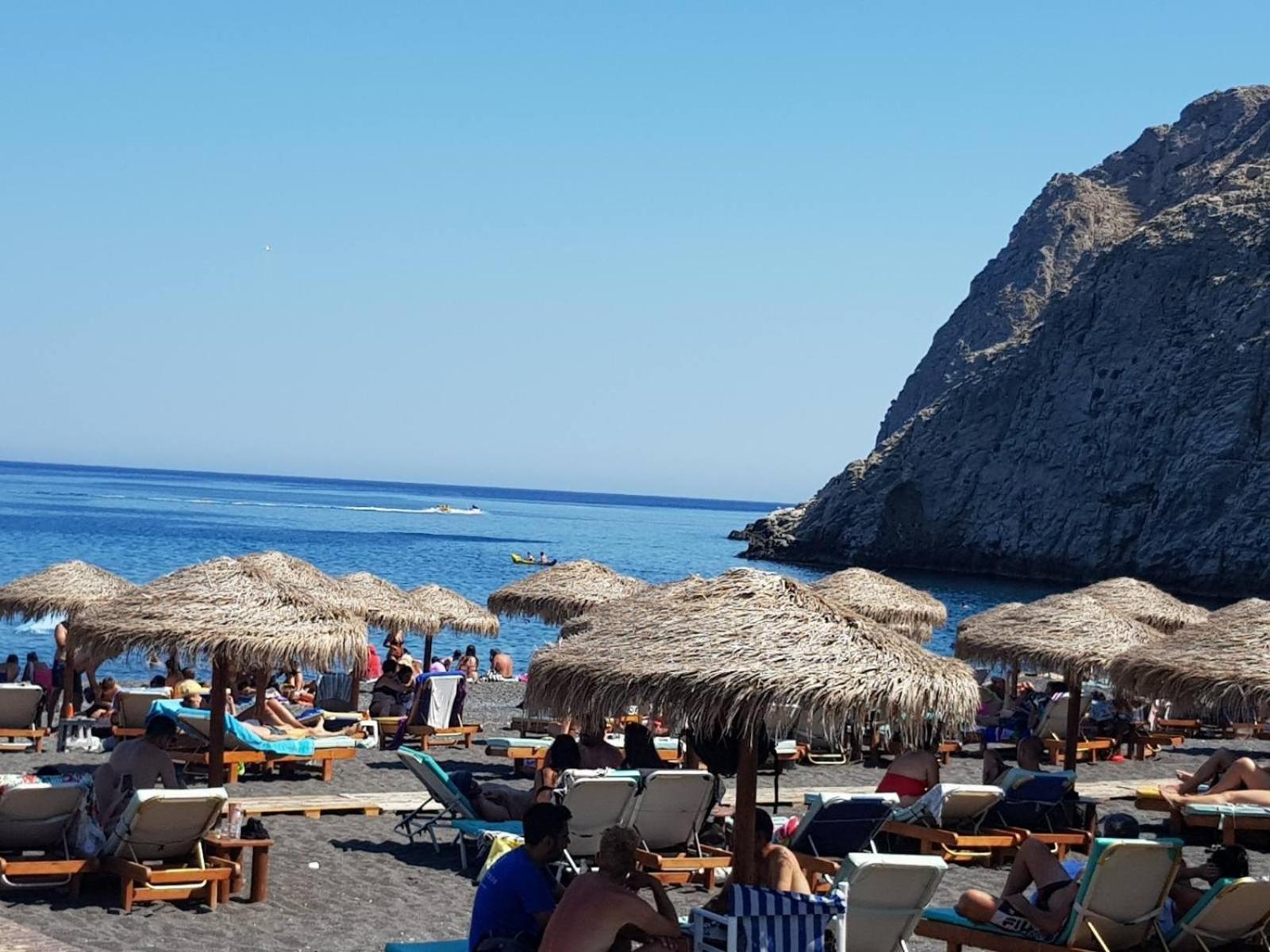 Rodothea And Adams On The Beach, Santorini Apartment Monolithos (Santorini)