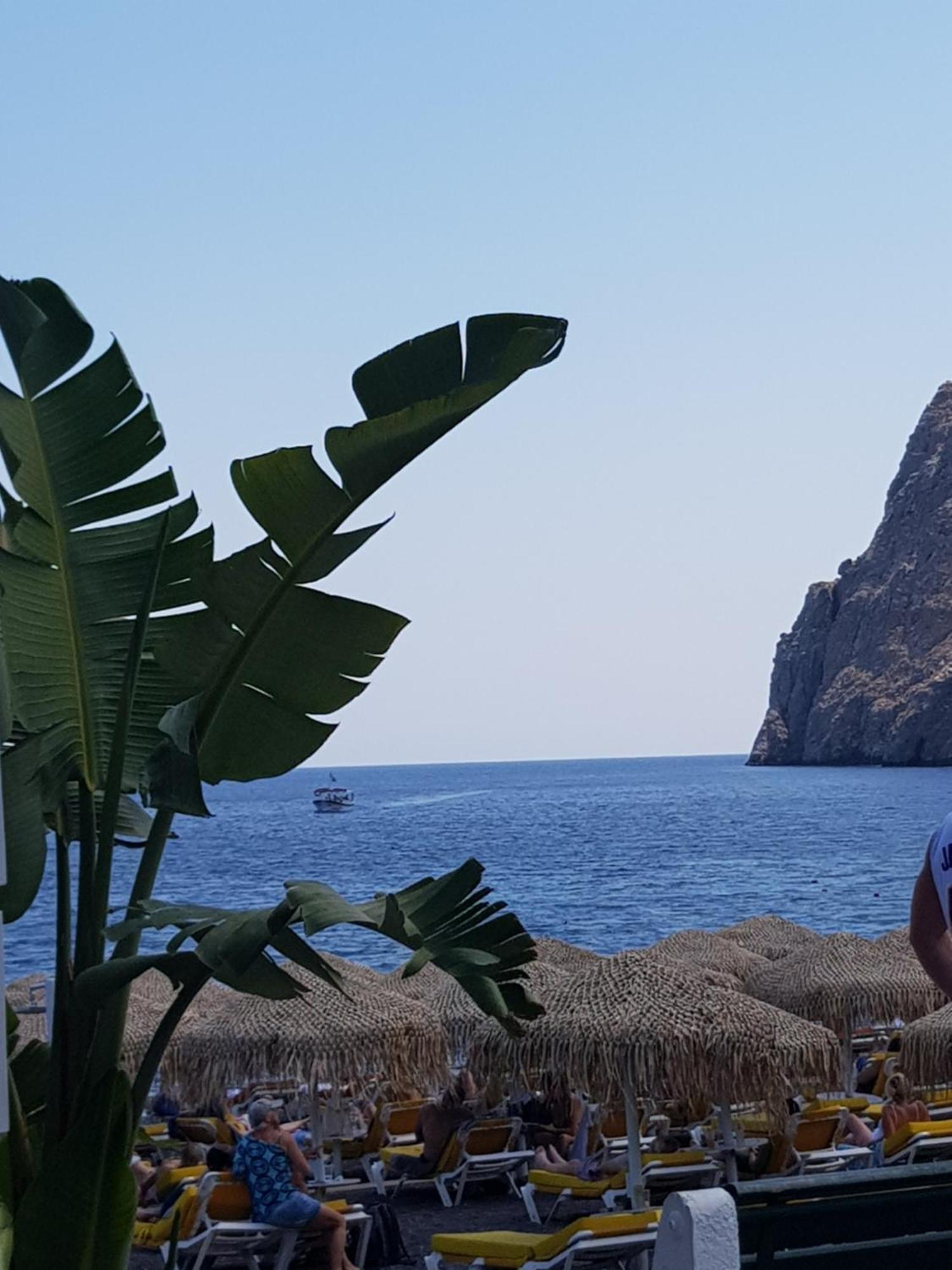 Rodothea And Adams On The Beach, Santorini Apartment Monolithos (Santorini)