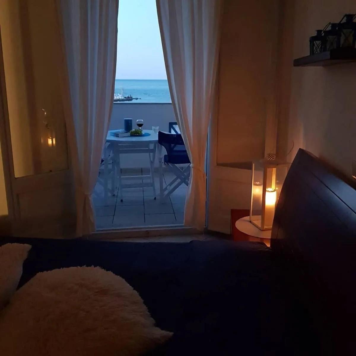 Rodothea And Adams On The Beach, Santorini Apartment