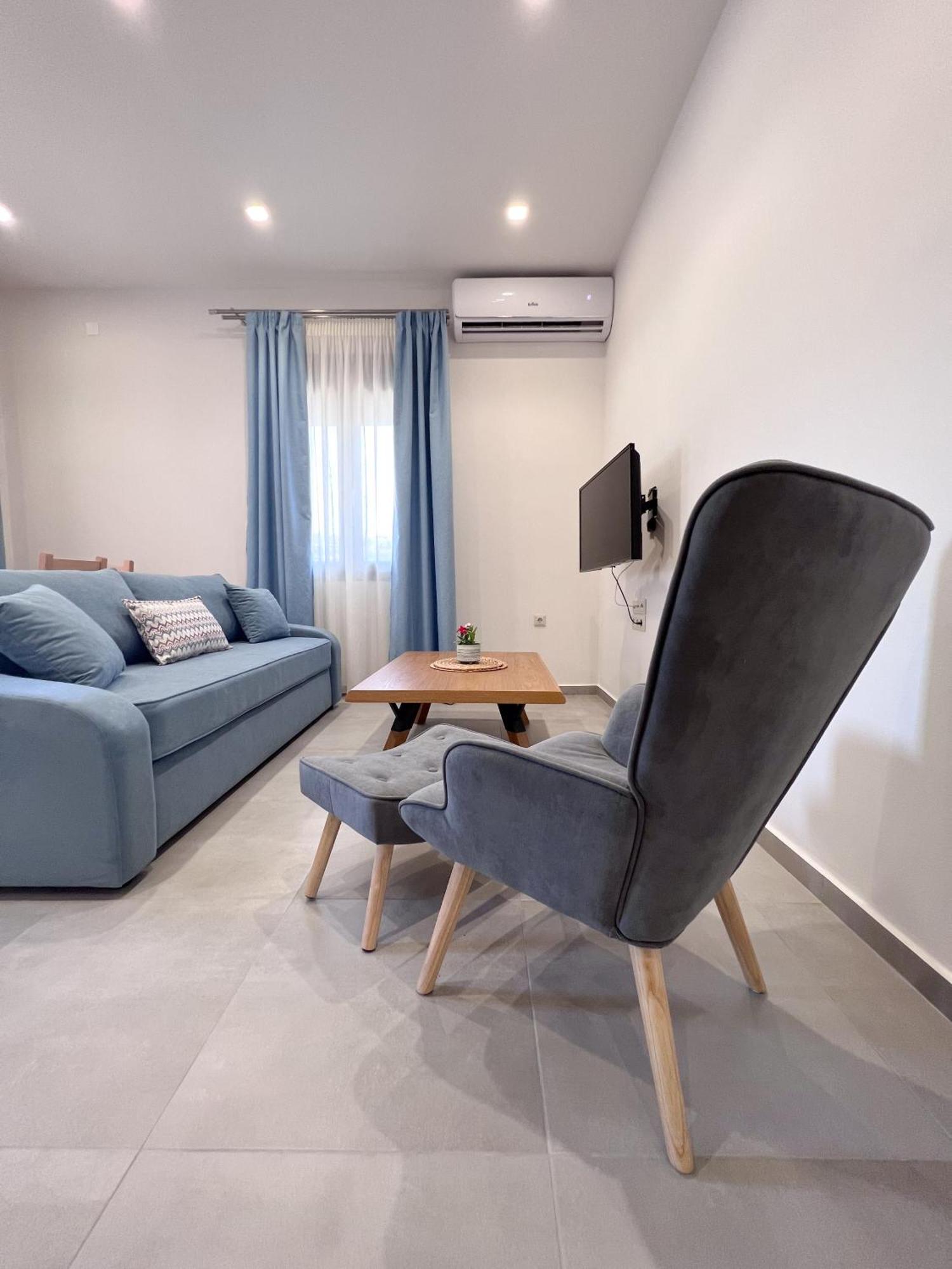 Zeus & Emmanuil Luxury