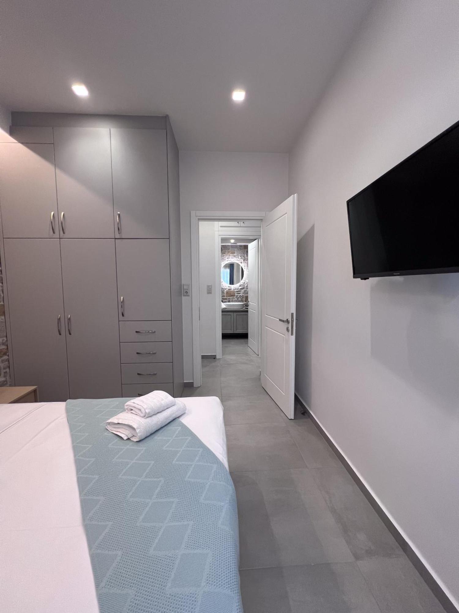 Zeus & Emmanuil Luxury Apartment