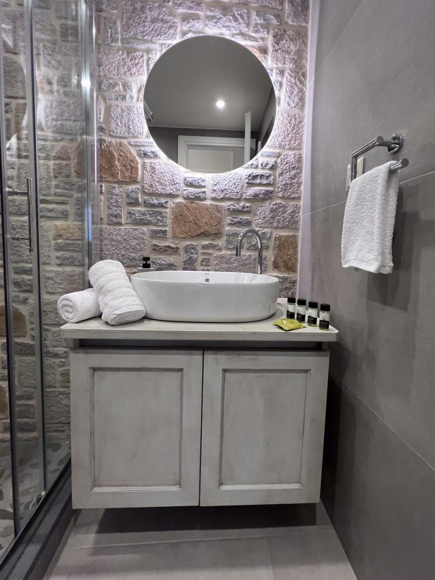 Zeus & Emmanuil Luxury Apartment