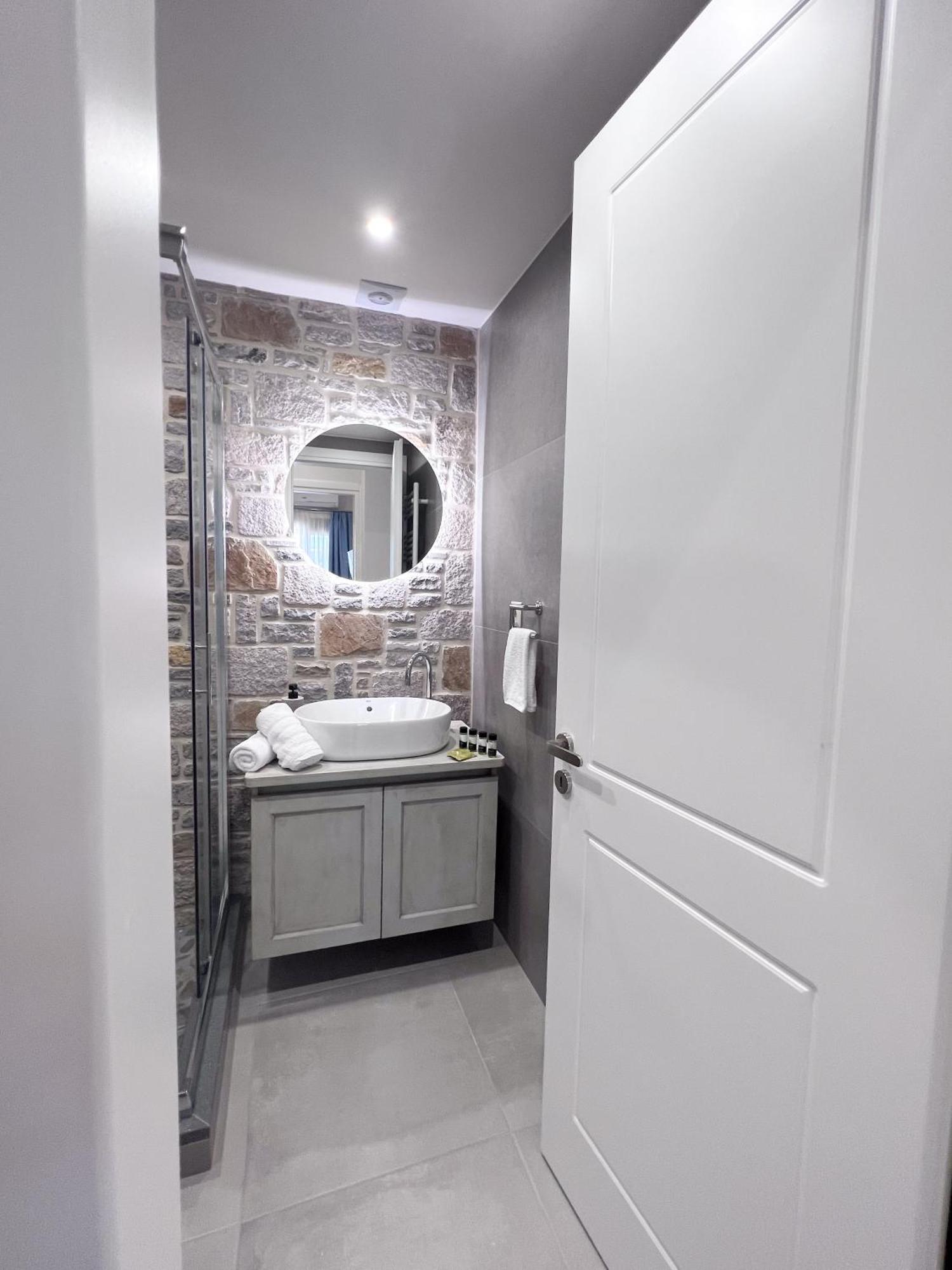Zeus & Emmanuil Luxury Apartment Myrina