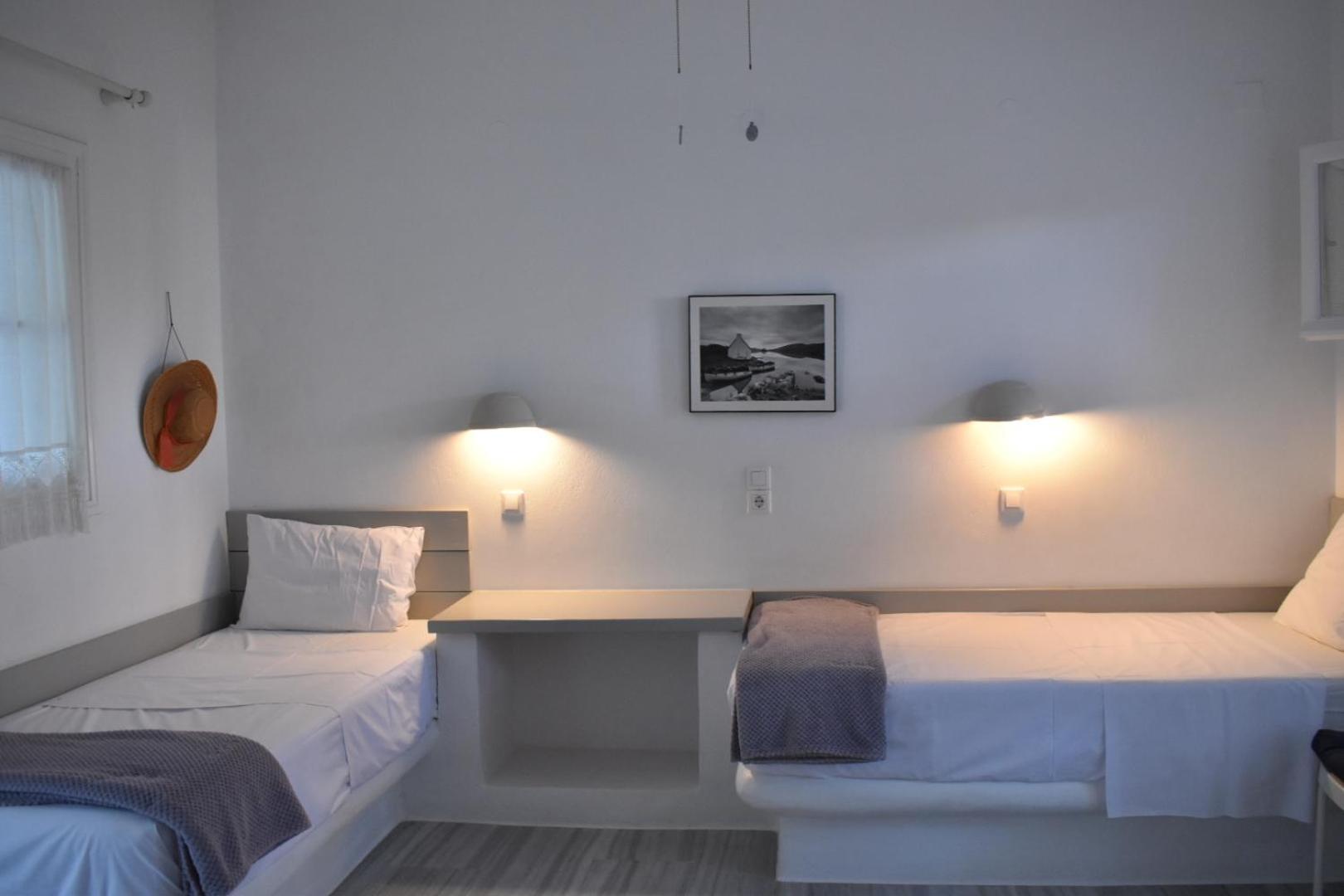 Kelly's Chrisi Akti (Paros)