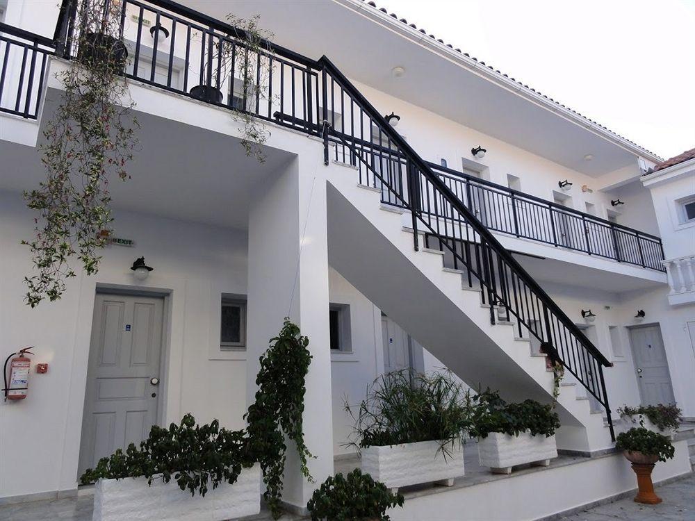 Athina 3*