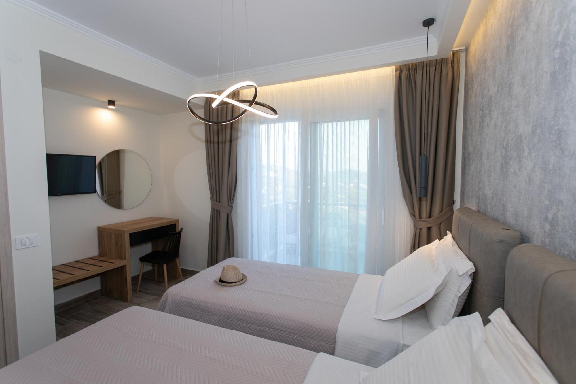 Elais Luxury