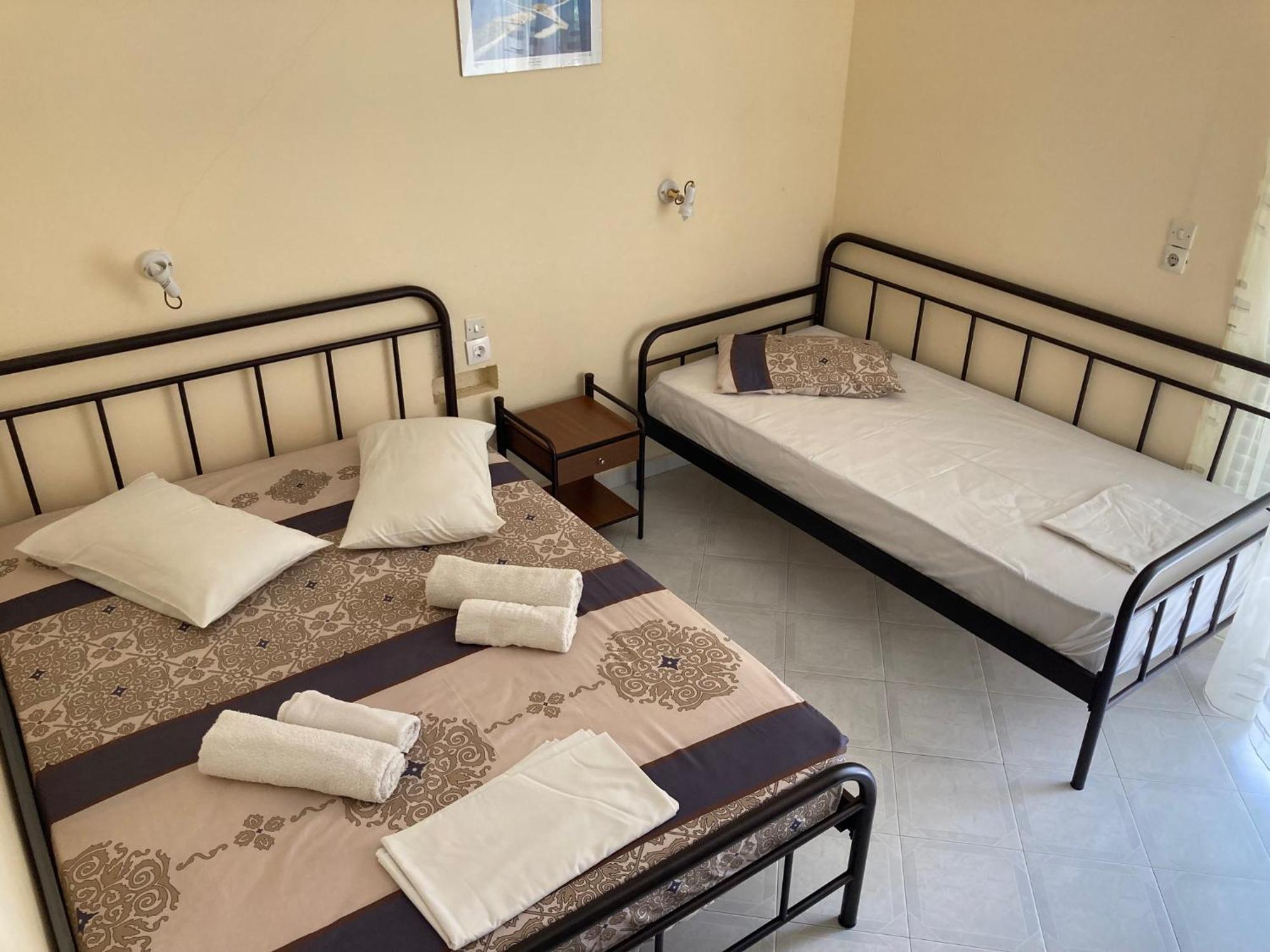 Polyxenis Aparthotel