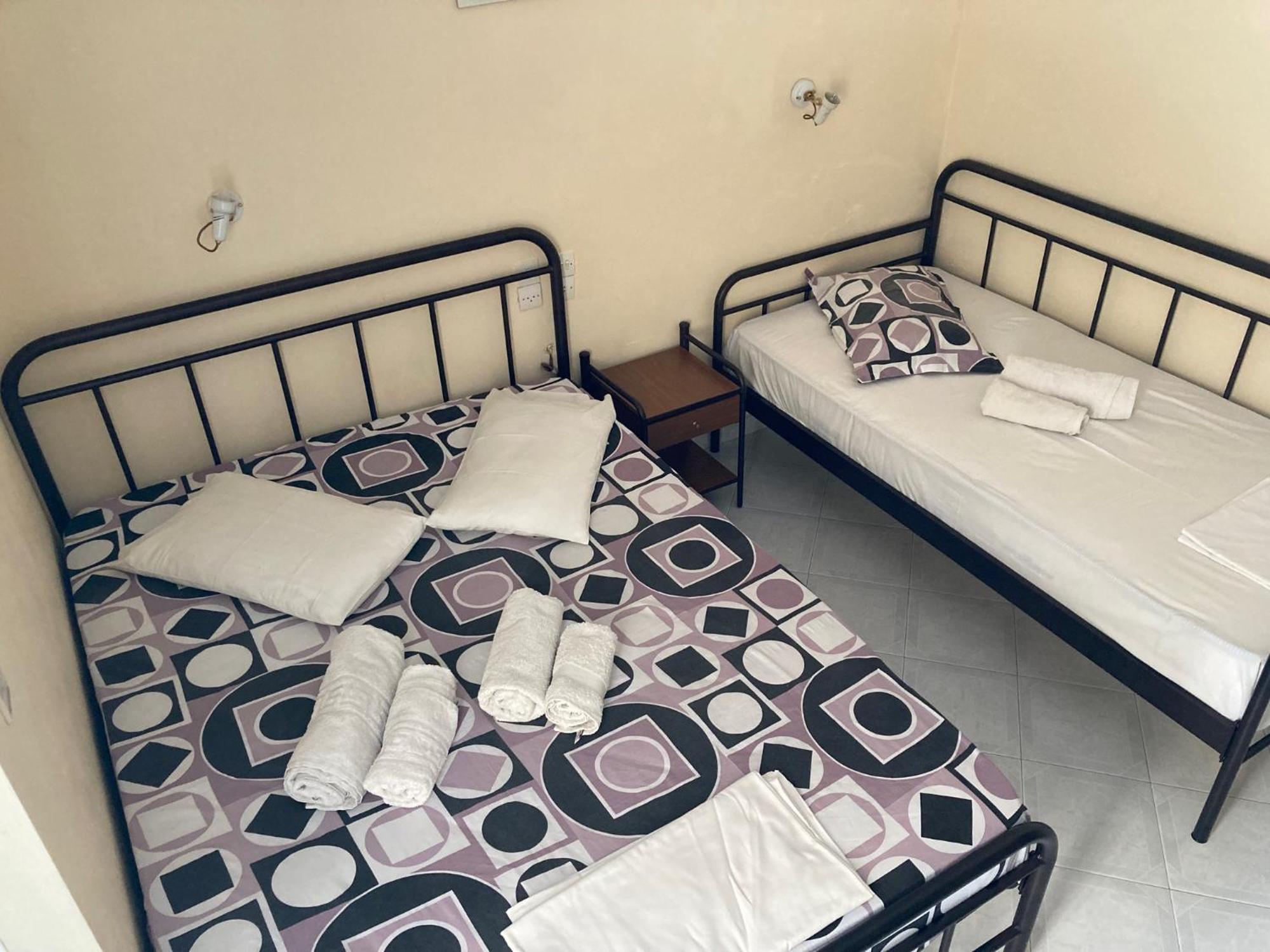 Polyxenis Aparthotel