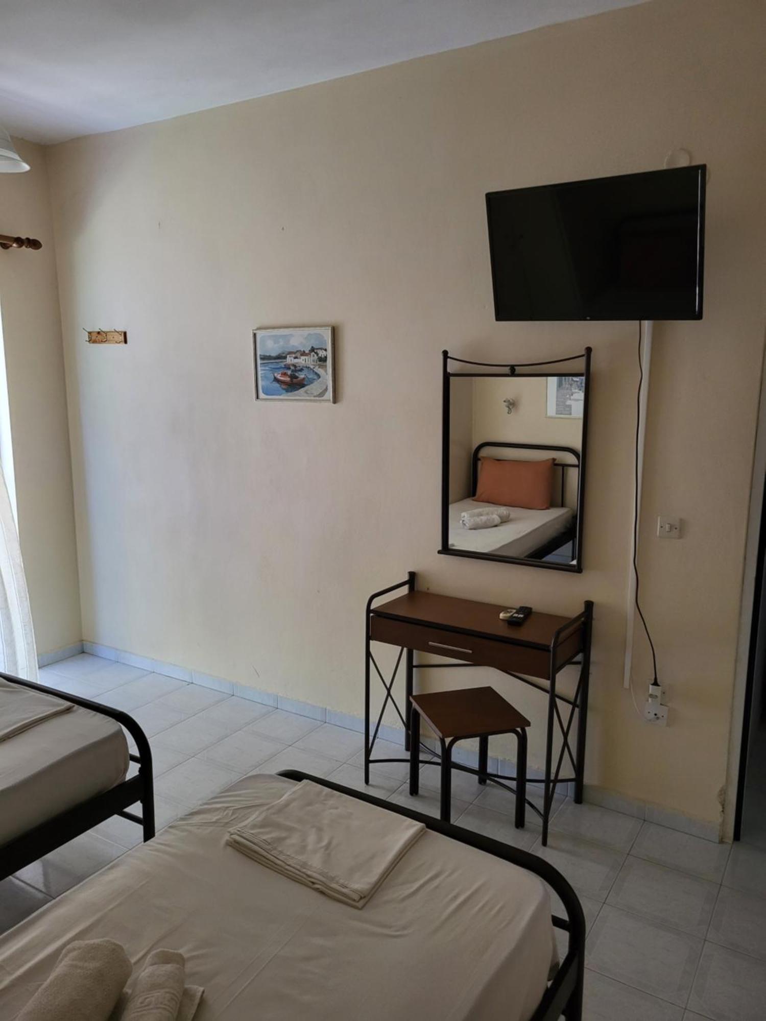 Polyxenis Aparthotel 3*