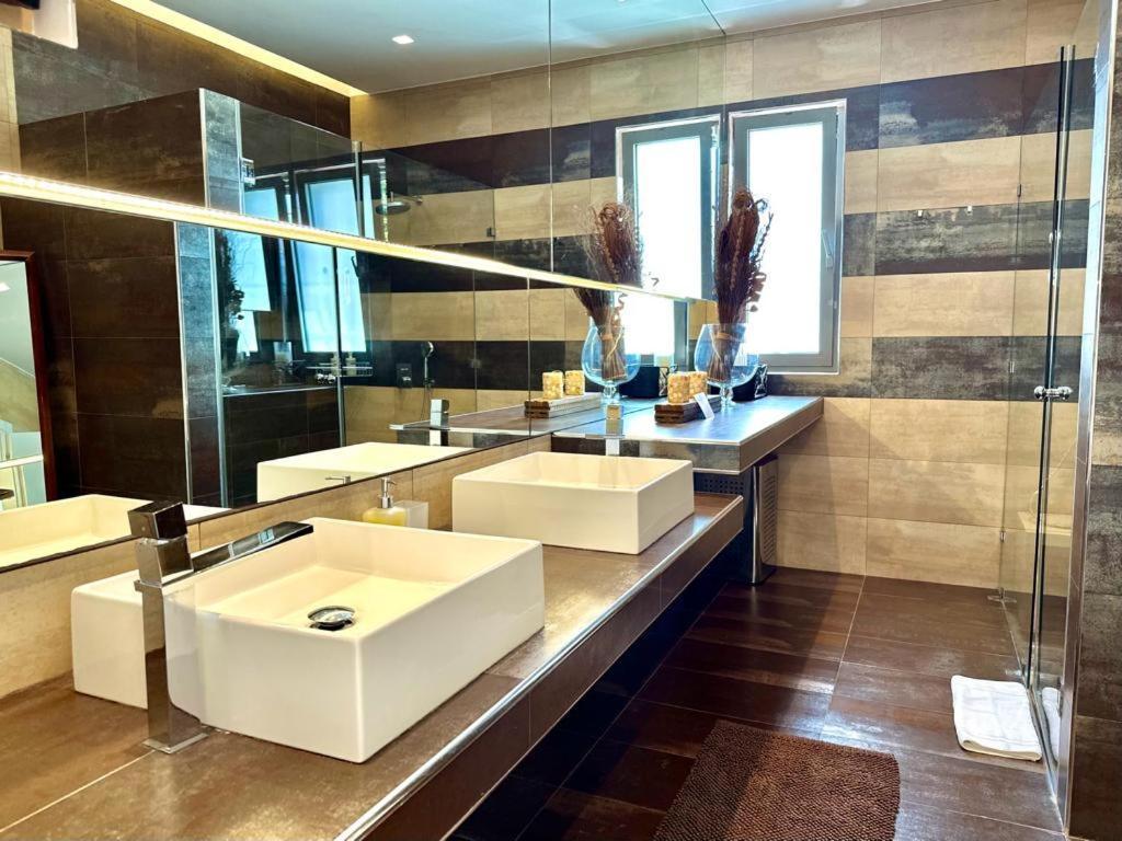 Leblanc Luxurious Beachfront Villa, Gcollectiongr Villa *