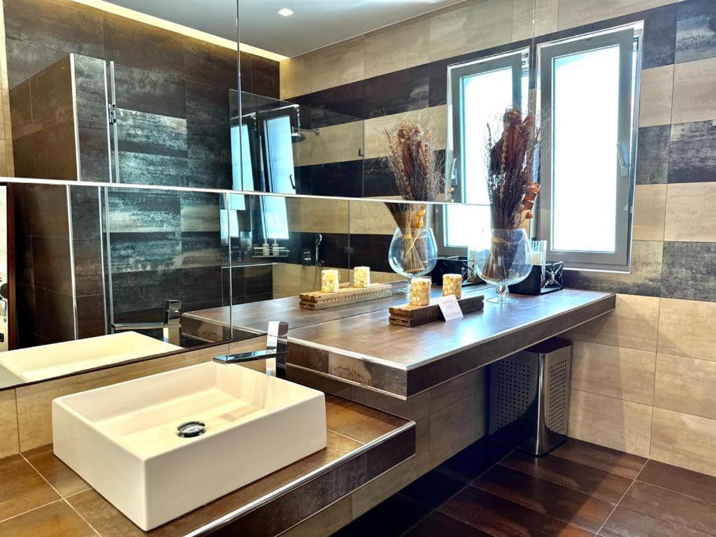 Leblanc Luxurious Beachfront Villa, Gcollectiongr * Ermioni