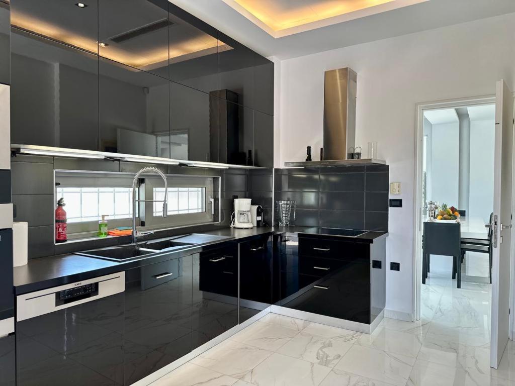 Leblanc Luxurious Beachfront Villa, Gcollectiongr *